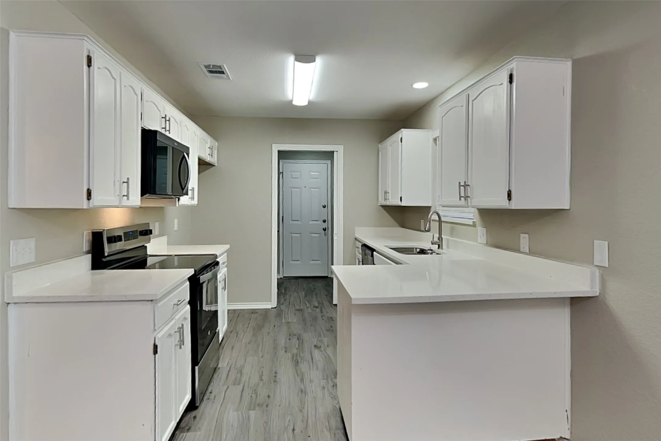 Single Family Residence For Rent in Tarrant County , 5920 Hilltop Drive, Watauga, Texas 76148, 3 Bedroom, 2 Bathroom, 2 Garage spaces, 1,718 Sqft, built in 1991, mls#21376981, Real Estate Agent in Watauga, Homes For Rent in Tarrant county, Homes For Rent in Watauga, Realtor in Watauga Texas, Real Estate Brokerage Independent Realty Texas, Luminita Cordes Realtor