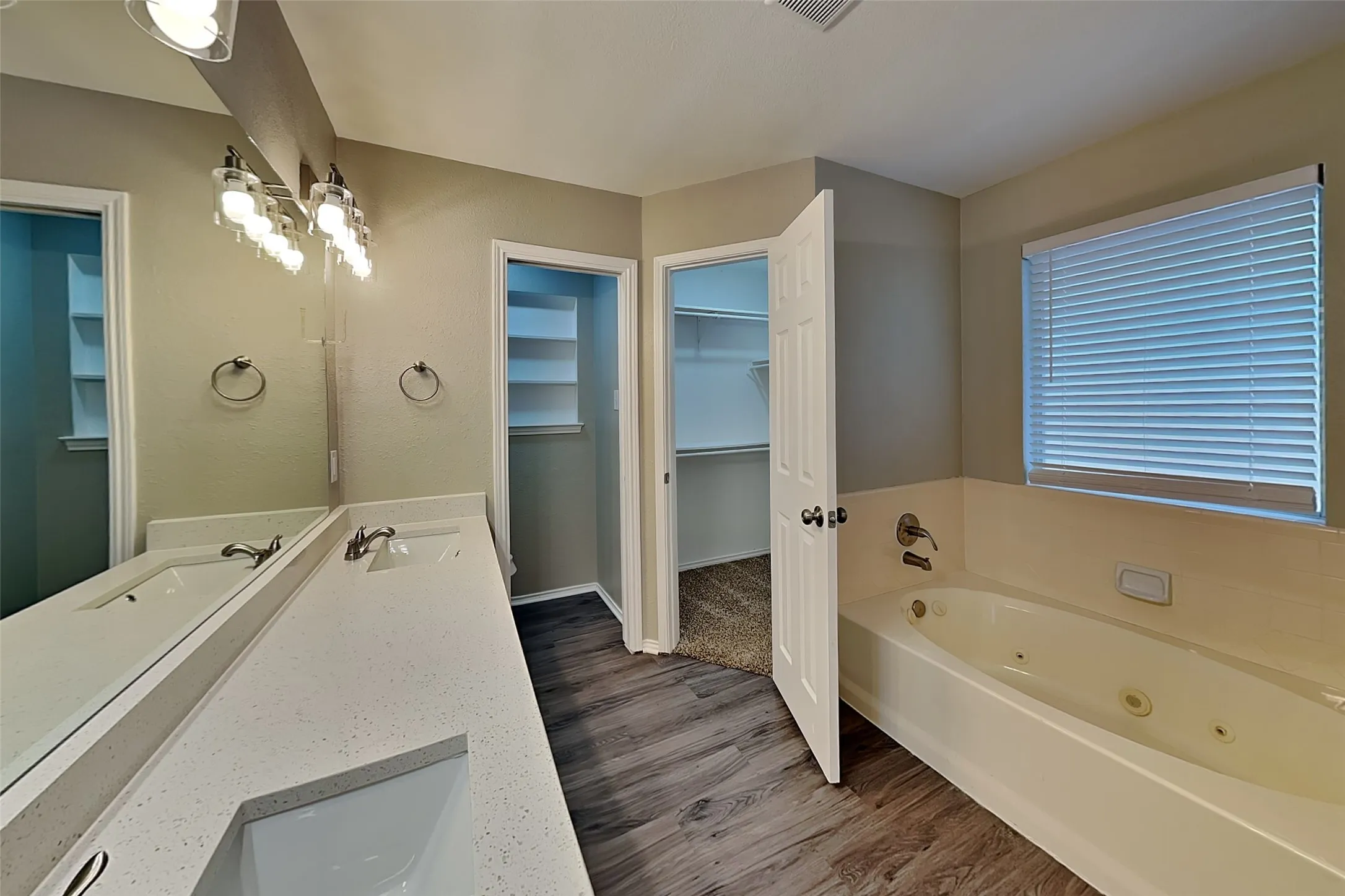 Single Family Residence For Rent in Tarrant County , 5920 Hilltop Drive, Watauga, Texas 76148, 3 Bedroom, 2 Bathroom, 2 Garage spaces, 1,718 Sqft, built in 1991, mls#21376981, Real Estate Agent in Watauga, Homes For Rent in Tarrant county, Homes For Rent in Watauga, Realtor in Watauga Texas, Real Estate Brokerage Independent Realty Texas, Luminita Cordes Realtor