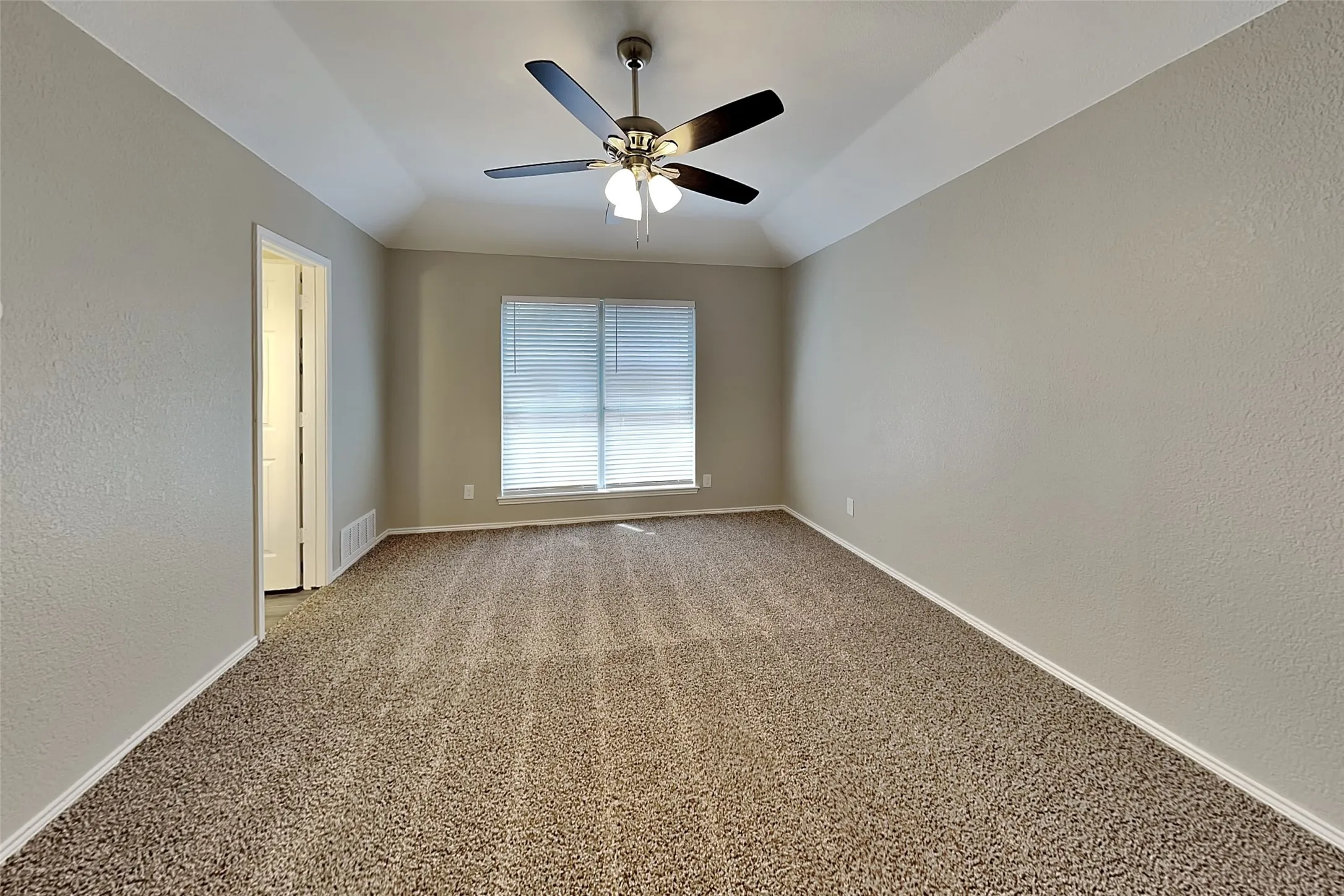 Single Family Residence For Rent in Tarrant County , 5920 Hilltop Drive, Watauga, Texas 76148, 3 Bedroom, 2 Bathroom, 2 Garage spaces, 1,718 Sqft, built in 1991, mls#21376981, Real Estate Agent in Watauga, Homes For Rent in Tarrant county, Homes For Rent in Watauga, Realtor in Watauga Texas, Real Estate Brokerage Independent Realty Texas, Luminita Cordes Realtor