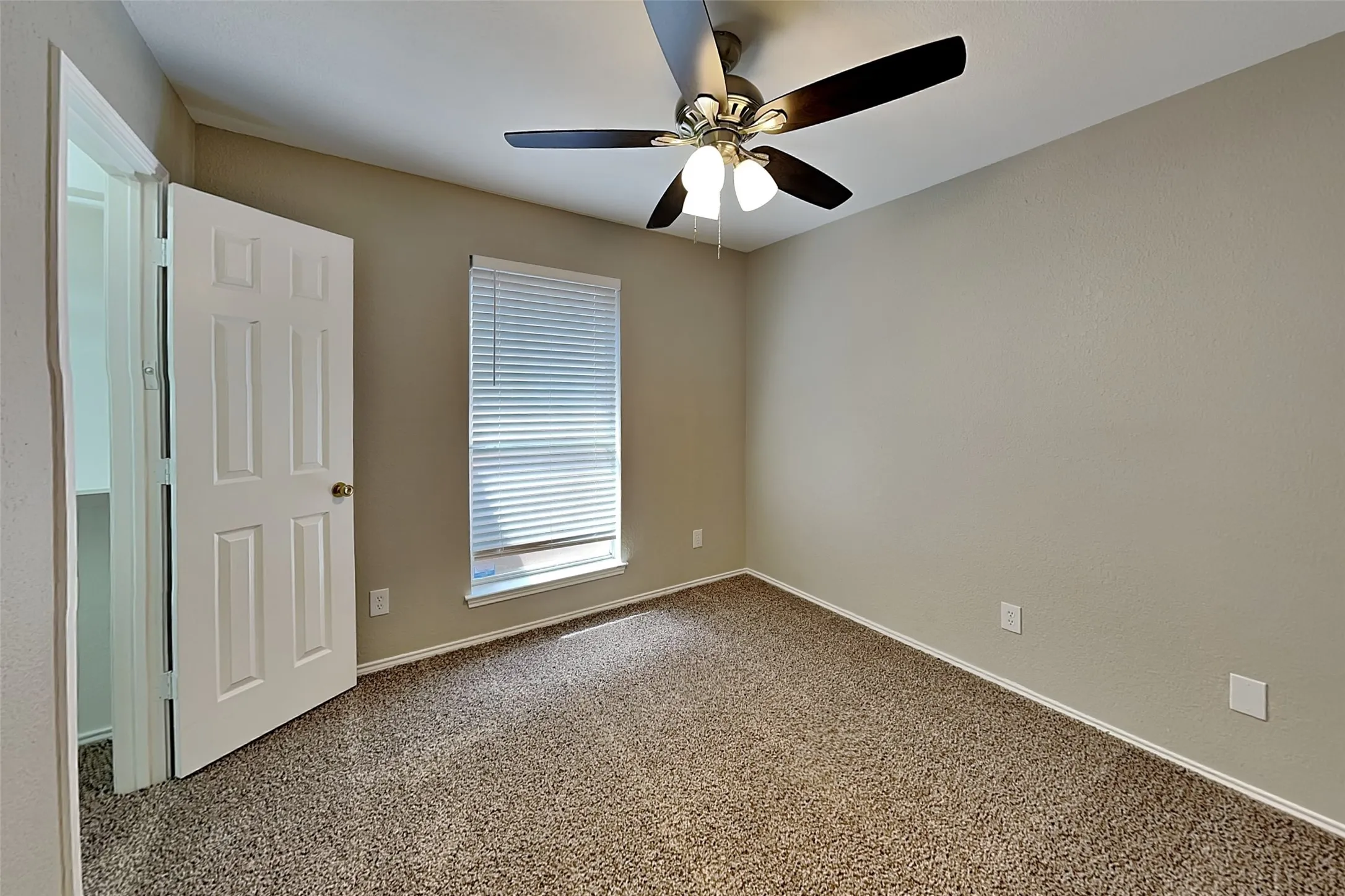 Single Family Residence For Rent in Tarrant County , 5920 Hilltop Drive, Watauga, Texas 76148, 3 Bedroom, 2 Bathroom, 2 Garage spaces, 1,718 Sqft, built in 1991, mls#21376981, Real Estate Agent in Watauga, Homes For Rent in Tarrant county, Homes For Rent in Watauga, Realtor in Watauga Texas, Real Estate Brokerage Independent Realty Texas, Luminita Cordes Realtor