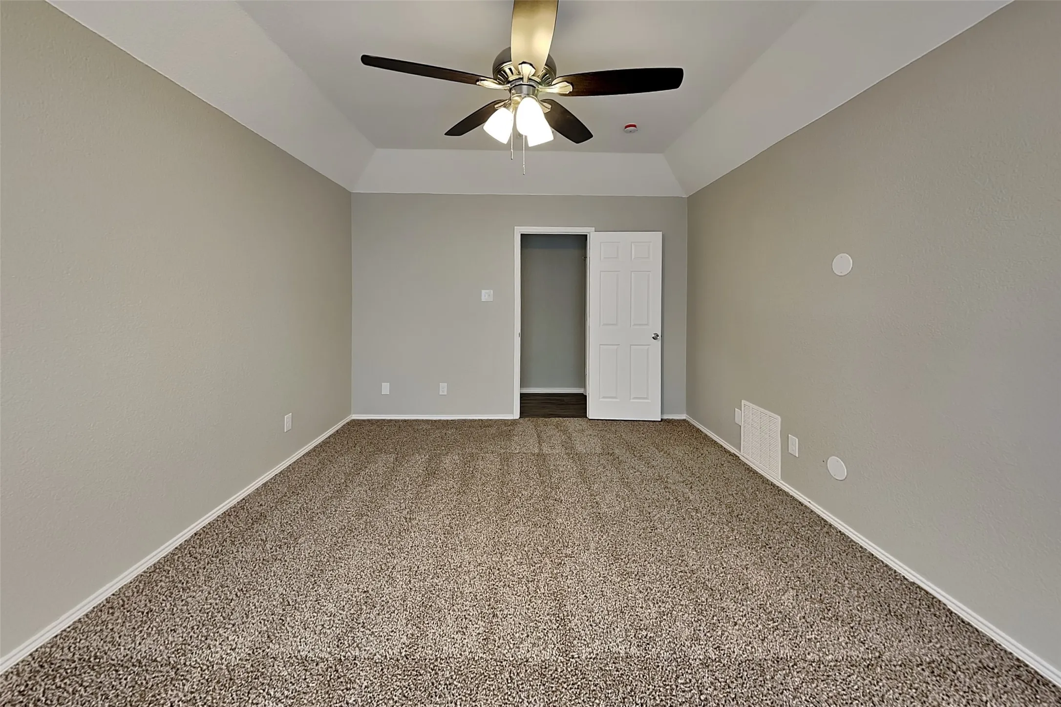 Single Family Residence For Rent in Tarrant County , 5920 Hilltop Drive, Watauga, Texas 76148, 3 Bedroom, 2 Bathroom, 2 Garage spaces, 1,718 Sqft, built in 1991, mls#21376981, Real Estate Agent in Watauga, Homes For Rent in Tarrant county, Homes For Rent in Watauga, Realtor in Watauga Texas, Real Estate Brokerage Independent Realty Texas, Luminita Cordes Realtor