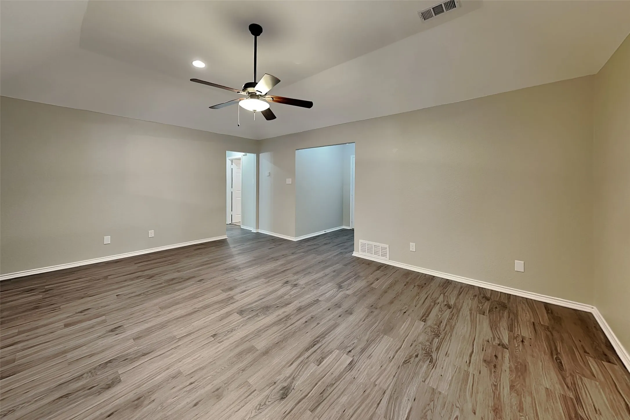 Single Family Residence For Rent in Tarrant County , 5920 Hilltop Drive, Watauga, Texas 76148, 3 Bedroom, 2 Bathroom, 2 Garage spaces, 1,718 Sqft, built in 1991, mls#21376981, Real Estate Agent in Watauga, Homes For Rent in Tarrant county, Homes For Rent in Watauga, Realtor in Watauga Texas, Real Estate Brokerage Independent Realty Texas, Luminita Cordes Realtor