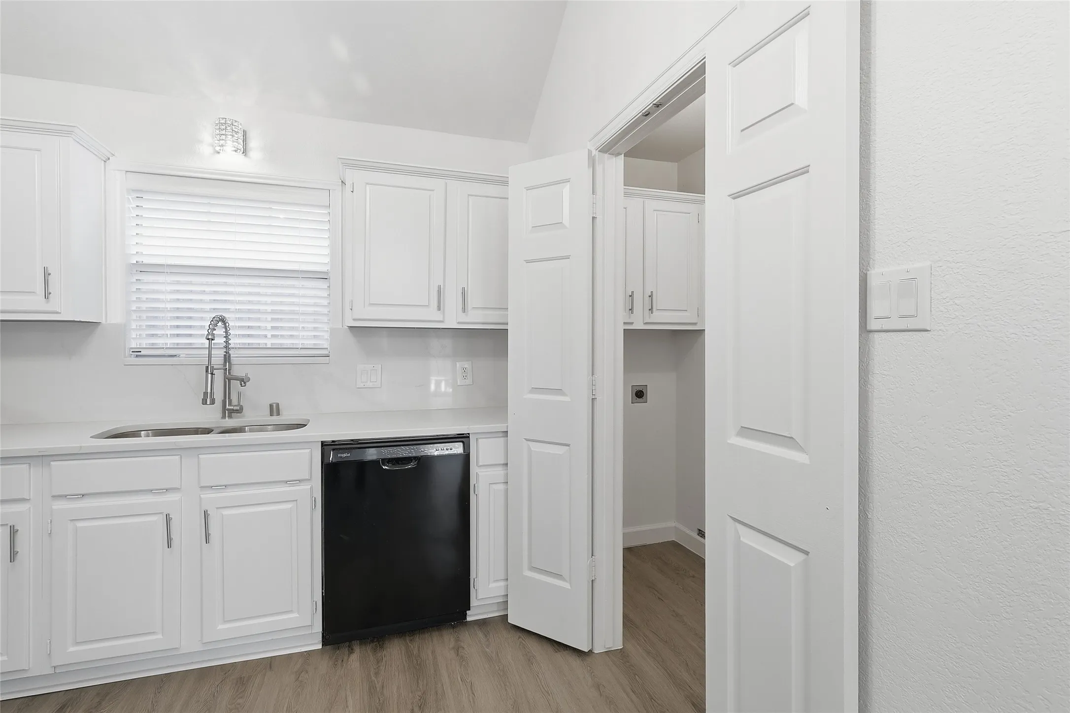 Quartz counter tops, Under mount kitchen sink and new faucet