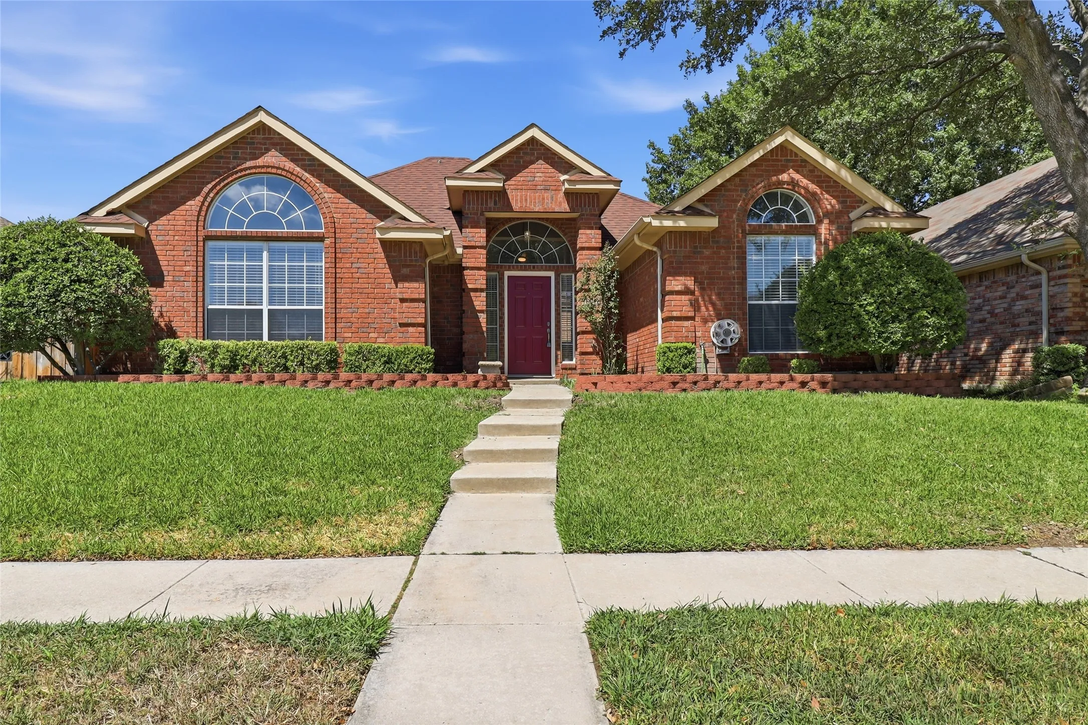 Single Family Residence For Sale in Collin County , 10308 Quest Drive, Frisco, Texas 75035, 3 Bedroom, 2 Bathroom, 2 Garage spaces, 1,301 Sqft, built in 1992, mls#21369274, Real Estate Agent in Frisco, Homes For Sale in Collin county, Homes For Sale in Frisco, Realtor in Frisco Texas, Real Estate Brokerage Independent Realty Texas, Luminita Cordes Realtor