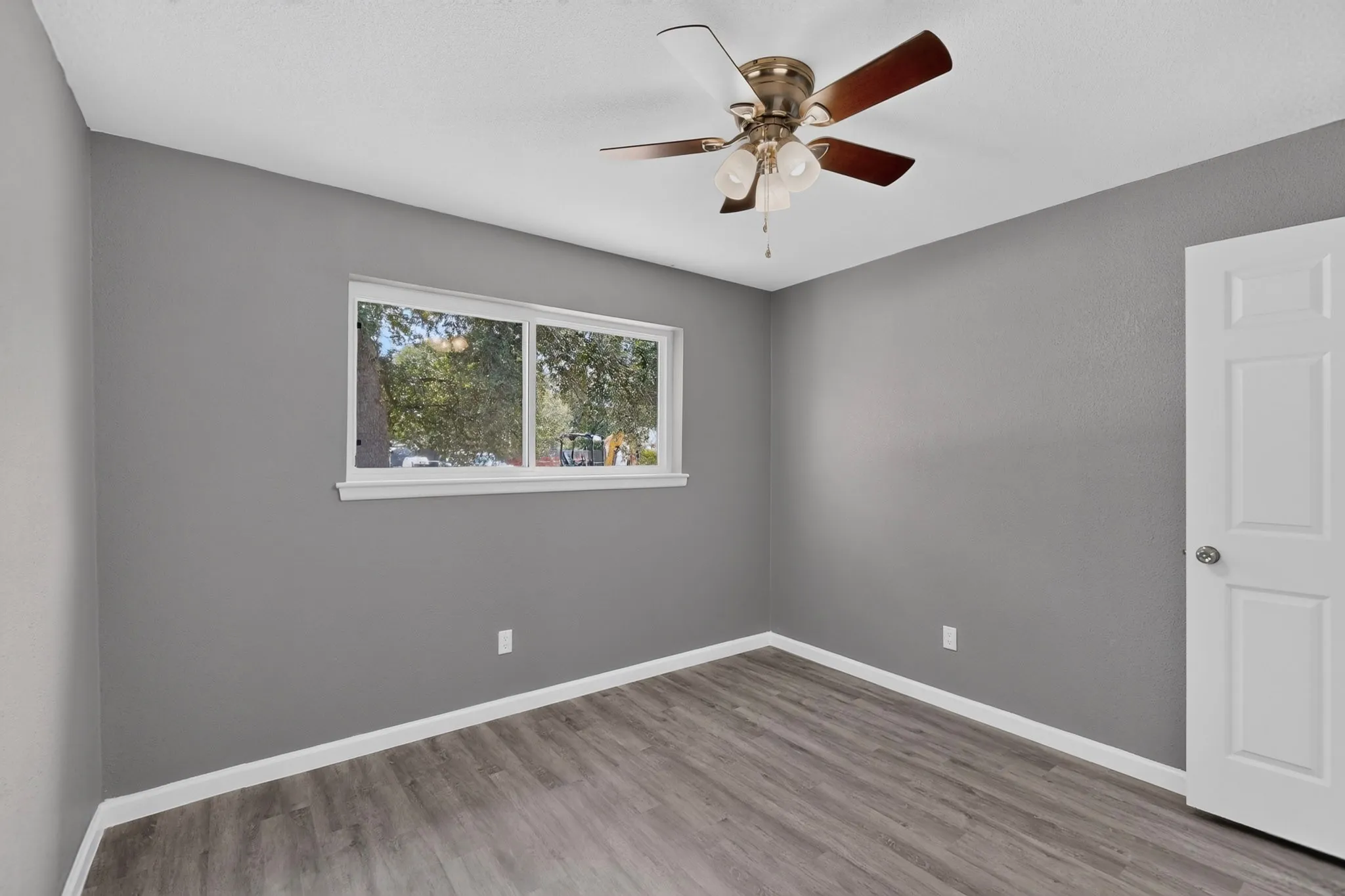 Single Family Residence For Sale in Tarrant County , 200 Opal Street, Saginaw, Texas 76179, 4 Bedroom, 3 Bathroom, Garage spaces, 1,768 Sqft, built in 1963, mls#21376096, Real Estate Agent in Saginaw, Homes For Sale in Tarrant county, Homes For Sale in Saginaw, Realtor in Saginaw Texas, Real Estate Brokerage Independent Realty Texas, Luminita Cordes Realtor