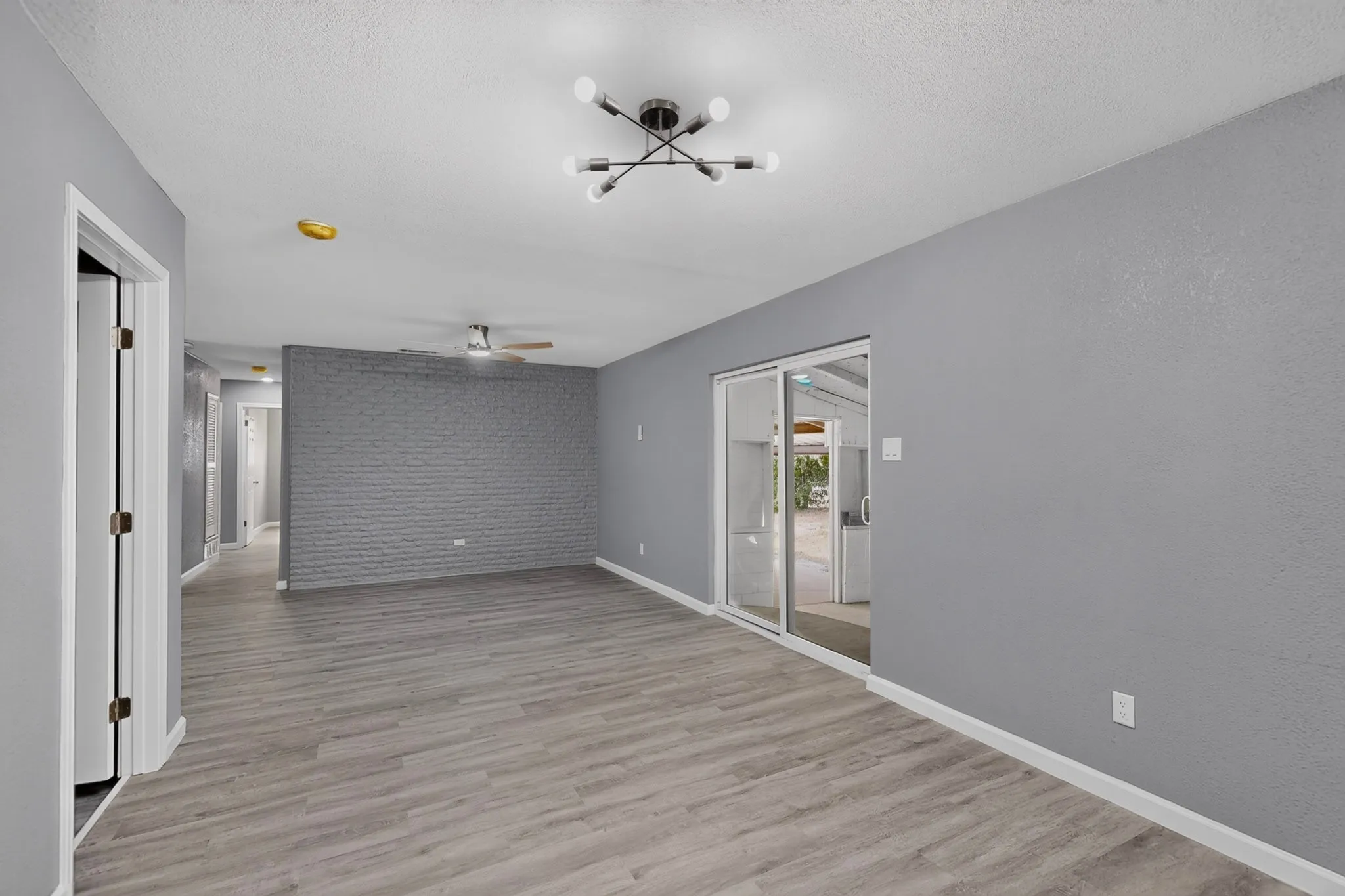 Single Family Residence For Sale in Tarrant County , 200 Opal Street, Saginaw, Texas 76179, 4 Bedroom, 3 Bathroom, Garage spaces, 1,768 Sqft, built in 1963, mls#21376096, Real Estate Agent in Saginaw, Homes For Sale in Tarrant county, Homes For Sale in Saginaw, Realtor in Saginaw Texas, Real Estate Brokerage Independent Realty Texas, Luminita Cordes Realtor