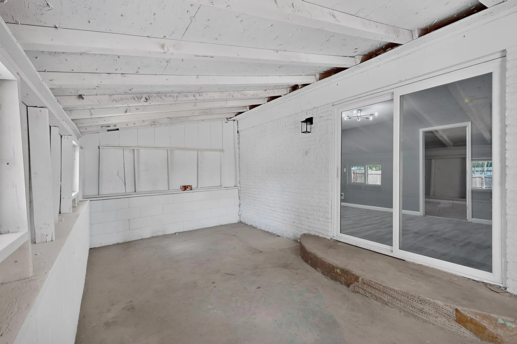 Single Family Residence For Sale in Tarrant County , 200 Opal Street, Saginaw, Texas 76179, 4 Bedroom, 3 Bathroom, Garage spaces, 1,768 Sqft, built in 1963, mls#21376096, Real Estate Agent in Saginaw, Homes For Sale in Tarrant county, Homes For Sale in Saginaw, Realtor in Saginaw Texas, Real Estate Brokerage Independent Realty Texas, Luminita Cordes Realtor