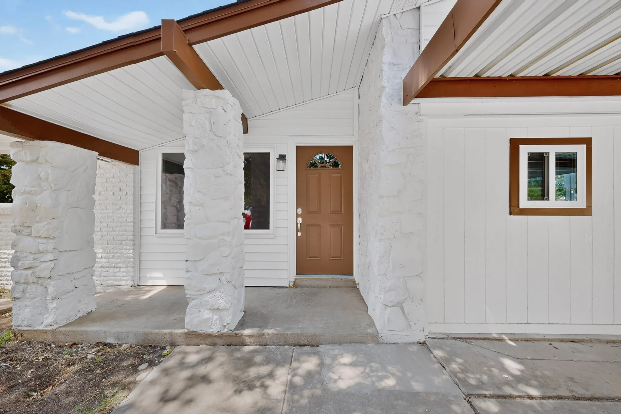 Single Family Residence For Sale in Tarrant County , 200 Opal Street, Saginaw, Texas 76179, 4 Bedroom, 3 Bathroom, Garage spaces, 1,768 Sqft, built in 1963, mls#21376096, Real Estate Agent in Saginaw, Homes For Sale in Tarrant county, Homes For Sale in Saginaw, Realtor in Saginaw Texas, Real Estate Brokerage Independent Realty Texas, Luminita Cordes Realtor