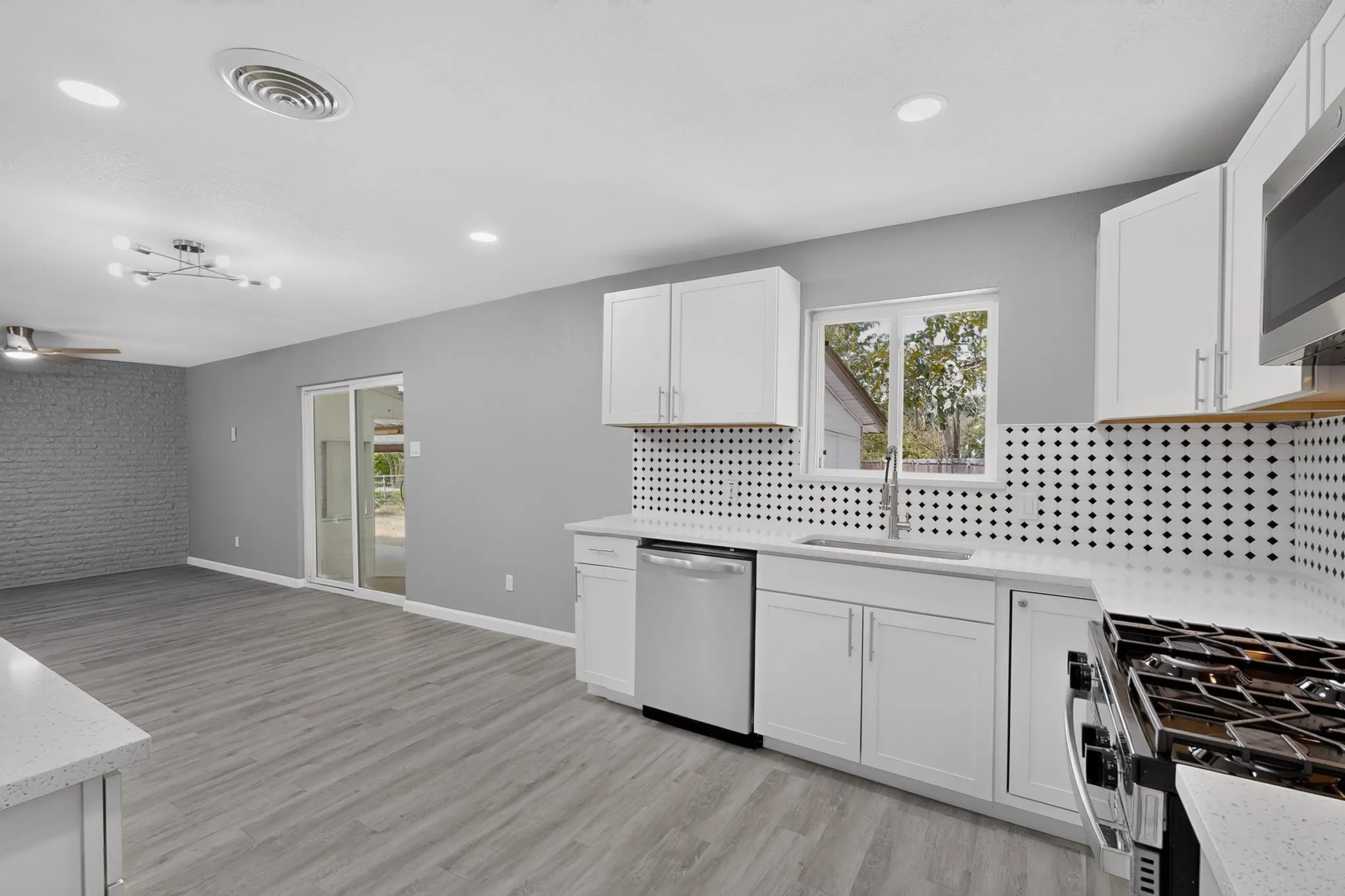 Single Family Residence For Sale in Tarrant County , 200 Opal Street, Saginaw, Texas 76179, 4 Bedroom, 3 Bathroom, Garage spaces, 1,768 Sqft, built in 1963, mls#21376096, Real Estate Agent in Saginaw, Homes For Sale in Tarrant county, Homes For Sale in Saginaw, Realtor in Saginaw Texas, Real Estate Brokerage Independent Realty Texas, Luminita Cordes Realtor