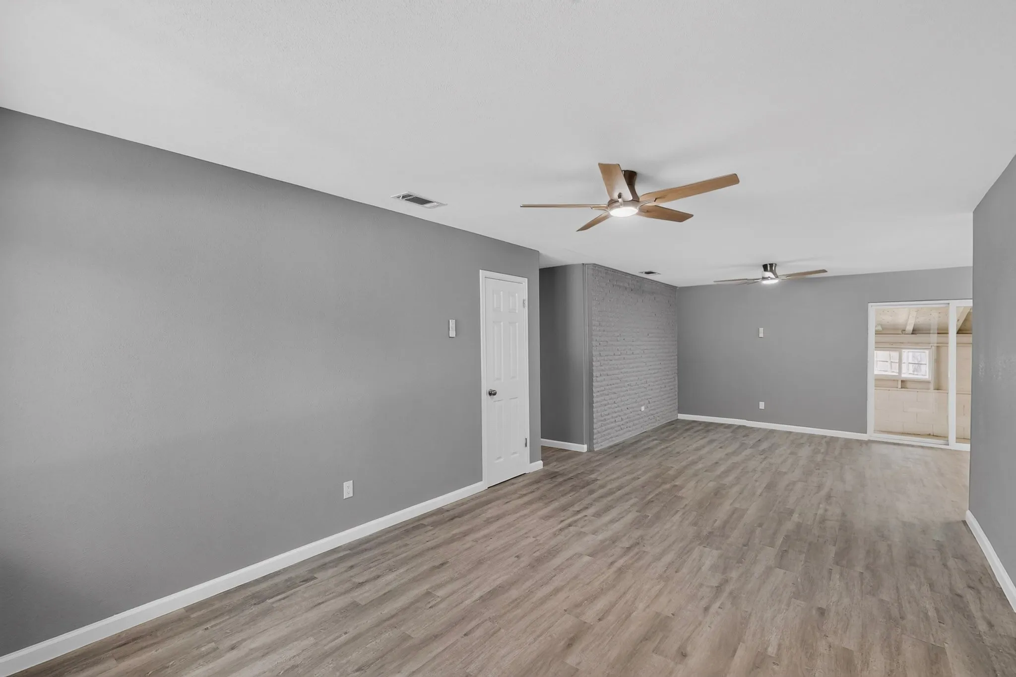 Single Family Residence For Sale in Tarrant County , 200 Opal Street, Saginaw, Texas 76179, 4 Bedroom, 3 Bathroom, Garage spaces, 1,768 Sqft, built in 1963, mls#21376096, Real Estate Agent in Saginaw, Homes For Sale in Tarrant county, Homes For Sale in Saginaw, Realtor in Saginaw Texas, Real Estate Brokerage Independent Realty Texas, Luminita Cordes Realtor
