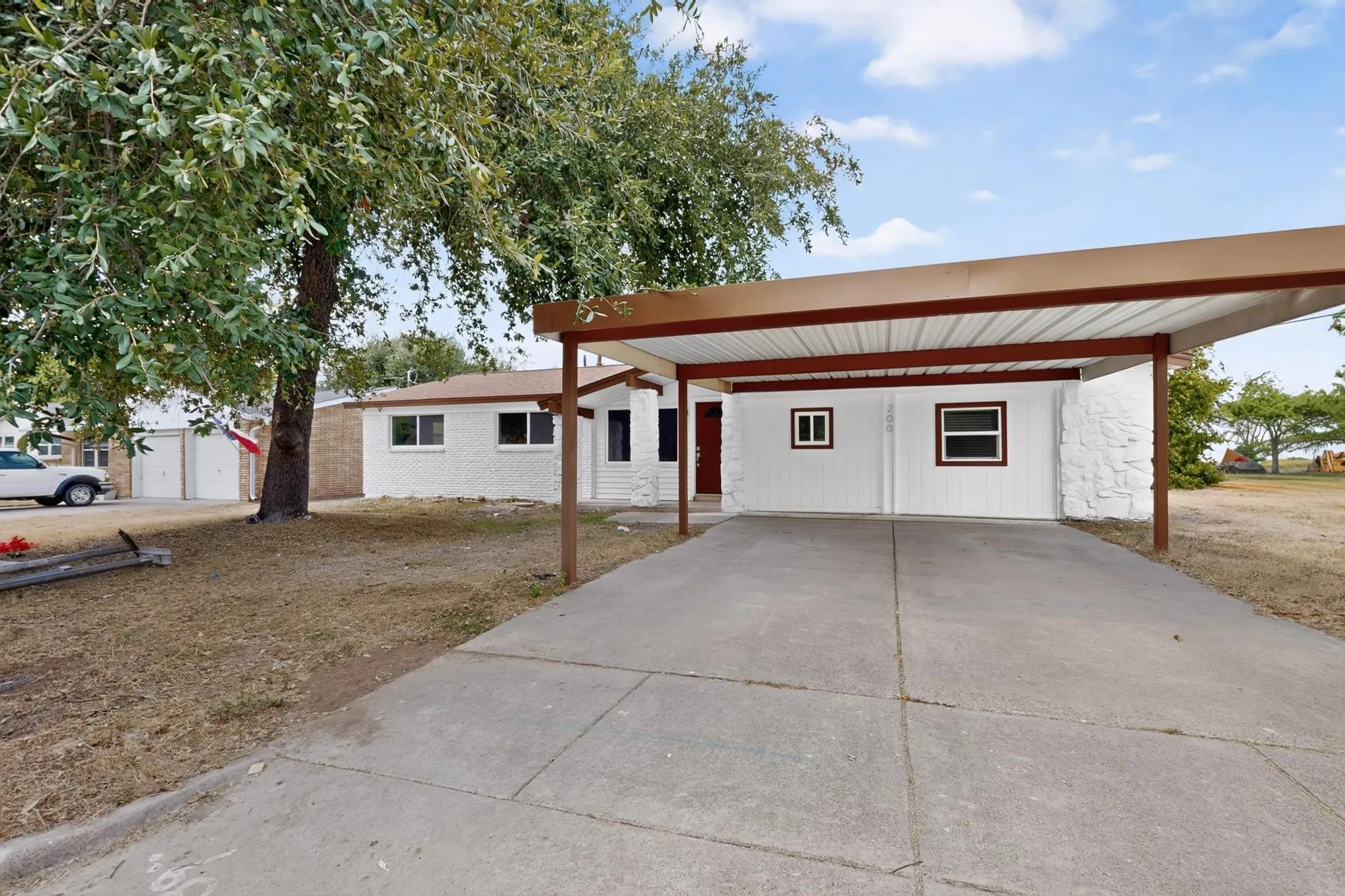 Single Family Residence For Sale in Tarrant County , 200 Opal Street, Saginaw, Texas 76179, 4 Bedroom, 3 Bathroom, Garage spaces, 1,768 Sqft, built in 1963, mls#21376096, Real Estate Agent in Saginaw, Homes For Sale in Tarrant county, Homes For Sale in Saginaw, Realtor in Saginaw Texas, Real Estate Brokerage Independent Realty Texas, Luminita Cordes Realtor