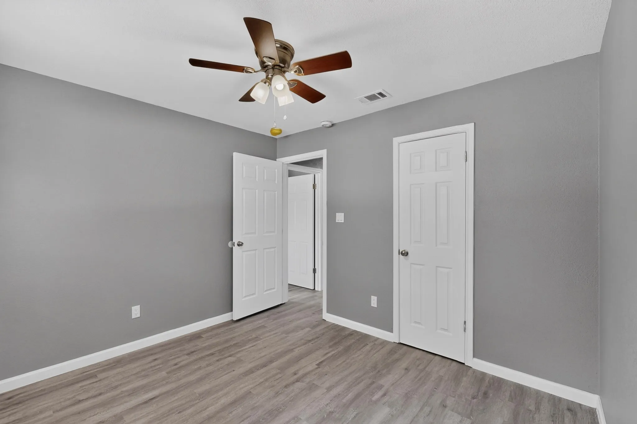 Single Family Residence For Sale in Tarrant County , 200 Opal Street, Saginaw, Texas 76179, 4 Bedroom, 3 Bathroom, Garage spaces, 1,768 Sqft, built in 1963, mls#21376096, Real Estate Agent in Saginaw, Homes For Sale in Tarrant county, Homes For Sale in Saginaw, Realtor in Saginaw Texas, Real Estate Brokerage Independent Realty Texas, Luminita Cordes Realtor