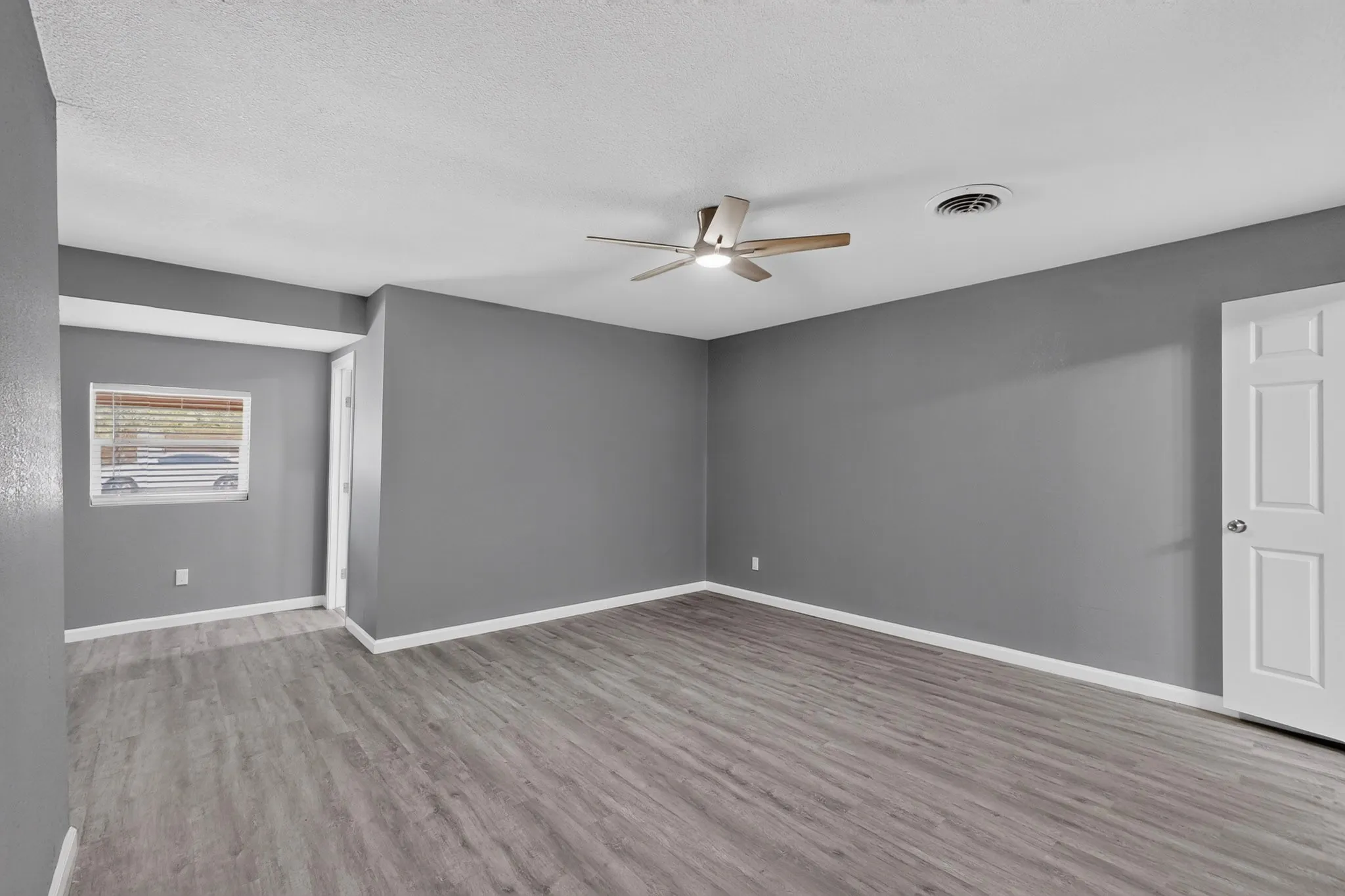 Single Family Residence For Sale in Tarrant County , 200 Opal Street, Saginaw, Texas 76179, 4 Bedroom, 3 Bathroom, Garage spaces, 1,768 Sqft, built in 1963, mls#21376096, Real Estate Agent in Saginaw, Homes For Sale in Tarrant county, Homes For Sale in Saginaw, Realtor in Saginaw Texas, Real Estate Brokerage Independent Realty Texas, Luminita Cordes Realtor