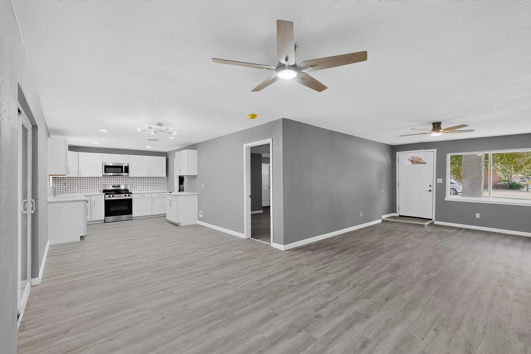 Single Family Residence For Sale in Tarrant County , 200 Opal Street, Saginaw, Texas 76179, 4 Bedroom, 3 Bathroom, Garage spaces, 1,768 Sqft, built in 1963, mls#21376096, Real Estate Agent in Saginaw, Homes For Sale in Tarrant county, Homes For Sale in Saginaw, Realtor in Saginaw Texas, Real Estate Brokerage Independent Realty Texas, Luminita Cordes Realtor