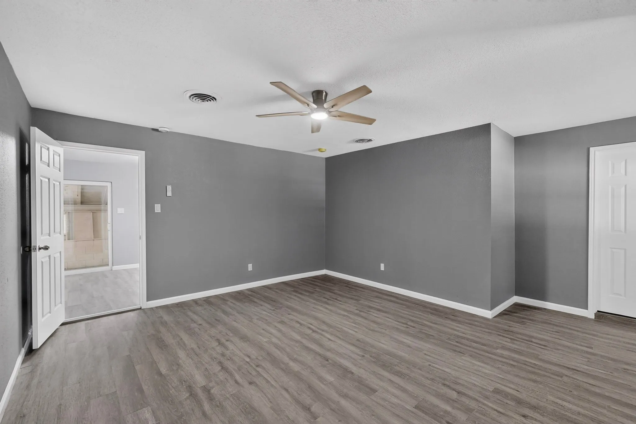 Single Family Residence For Sale in Tarrant County , 200 Opal Street, Saginaw, Texas 76179, 4 Bedroom, 3 Bathroom, Garage spaces, 1,768 Sqft, built in 1963, mls#21376096, Real Estate Agent in Saginaw, Homes For Sale in Tarrant county, Homes For Sale in Saginaw, Realtor in Saginaw Texas, Real Estate Brokerage Independent Realty Texas, Luminita Cordes Realtor