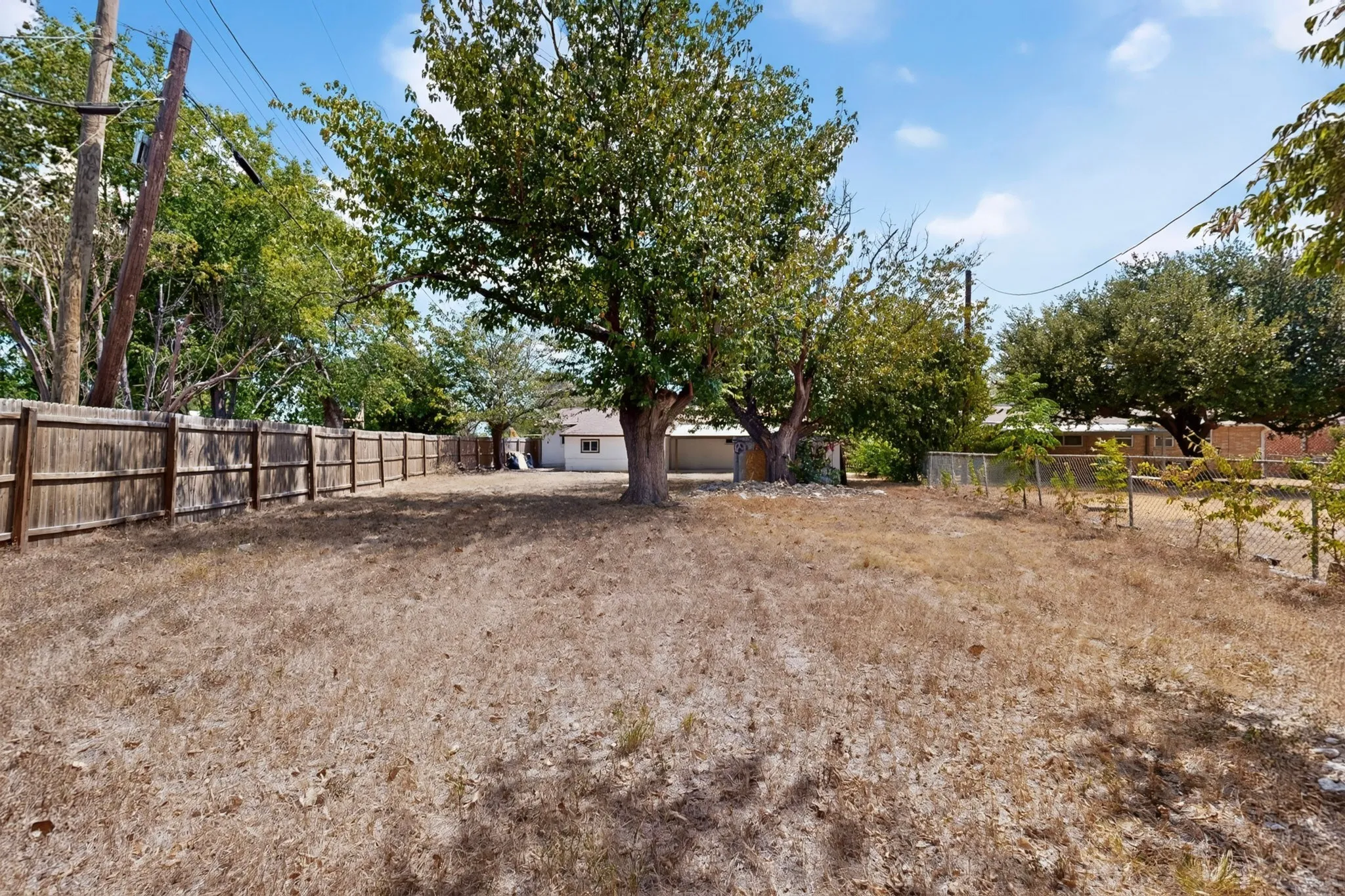 Single Family Residence For Sale in Tarrant County , 200 Opal Street, Saginaw, Texas 76179, 4 Bedroom, 3 Bathroom, Garage spaces, 1,768 Sqft, built in 1963, mls#21376096, Real Estate Agent in Saginaw, Homes For Sale in Tarrant county, Homes For Sale in Saginaw, Realtor in Saginaw Texas, Real Estate Brokerage Independent Realty Texas, Luminita Cordes Realtor