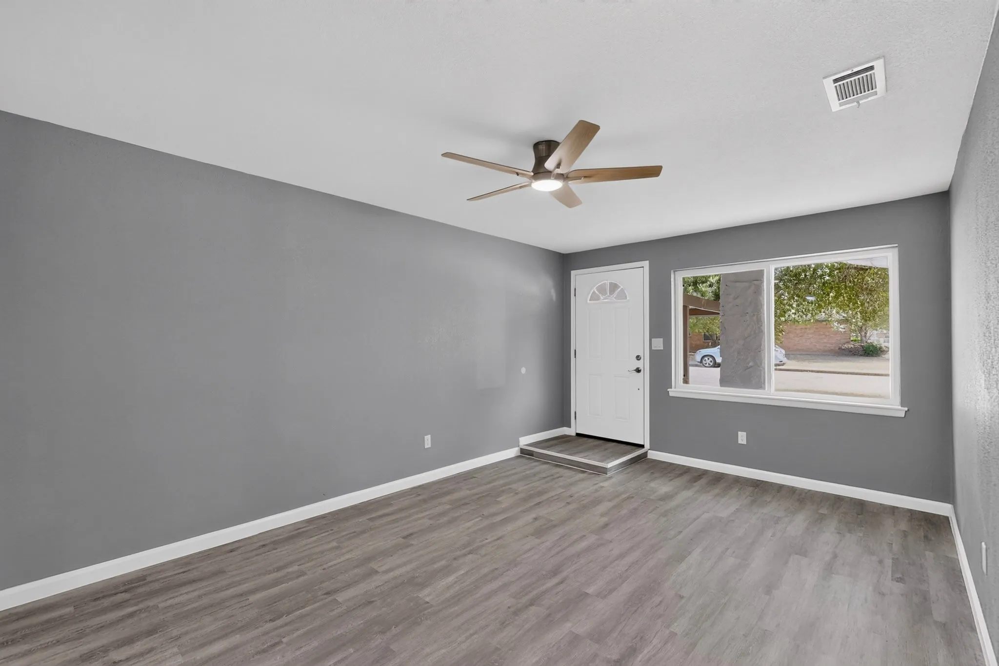 Single Family Residence For Sale in Tarrant County , 200 Opal Street, Saginaw, Texas 76179, 4 Bedroom, 3 Bathroom, Garage spaces, 1,768 Sqft, built in 1963, mls#21376096, Real Estate Agent in Saginaw, Homes For Sale in Tarrant county, Homes For Sale in Saginaw, Realtor in Saginaw Texas, Real Estate Brokerage Independent Realty Texas, Luminita Cordes Realtor