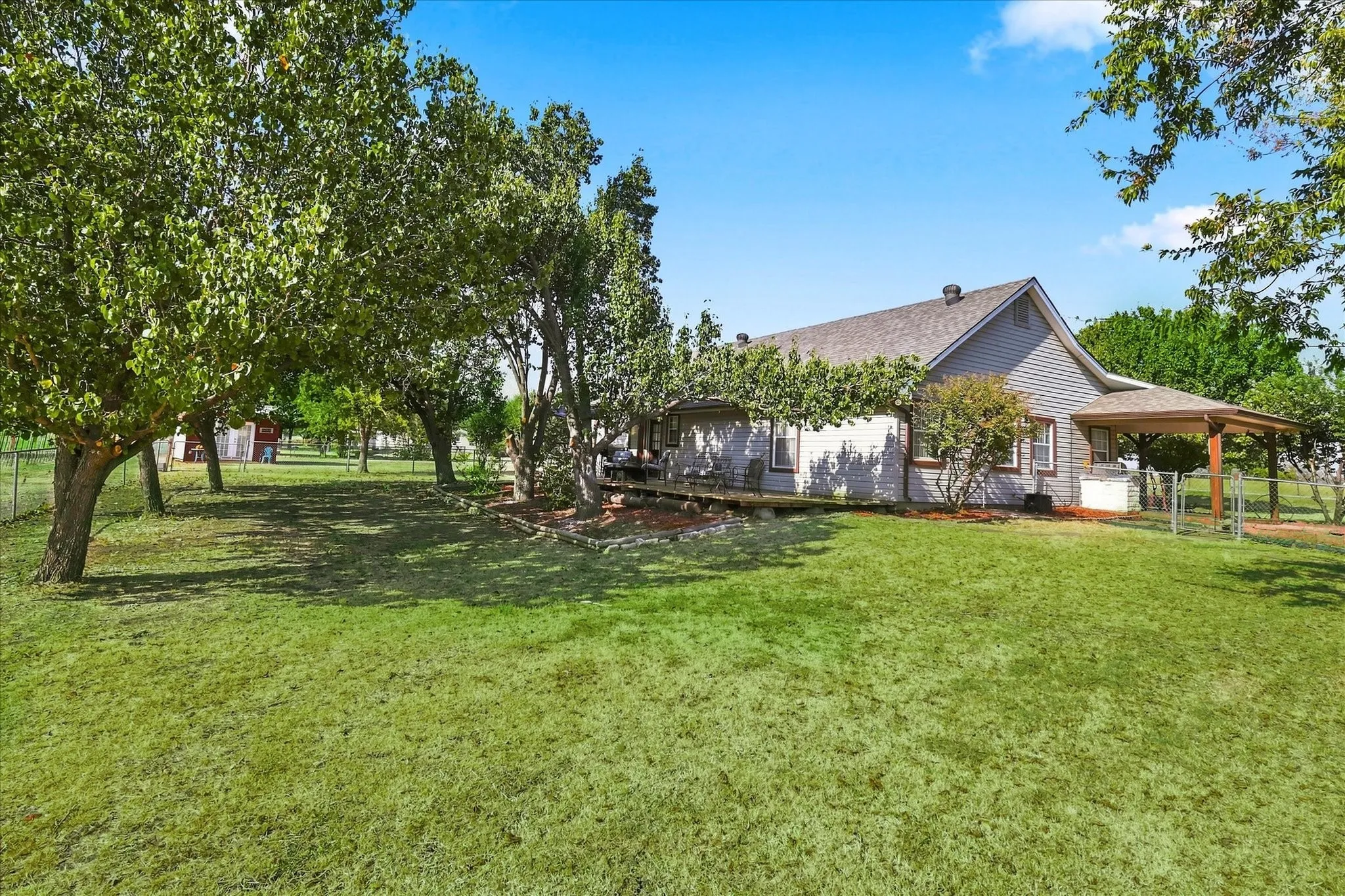 Single Family Residence For Sale in Denton County , 5855 Ge Horton Road, Justin, Texas 76247, 2 Bedroom, 2 Bathroom, 2 Garage spaces, 1,621 Sqft, built in 1999, mls#21375561, Real Estate Agent in Justin, Homes For Sale in Denton county, Homes For Sale in Justin, Realtor in Justin Texas, Real Estate Brokerage Independent Realty Texas, Luminita Cordes Realtor