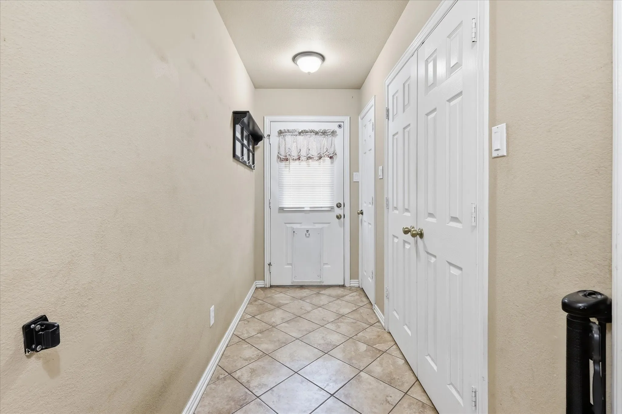 Neutral wall paint
