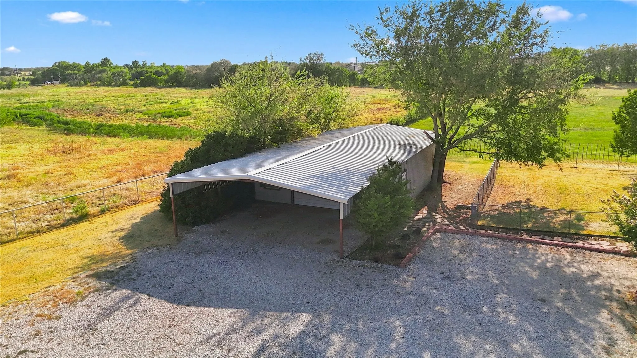 Single Family Residence For Sale in Denton County , 5855 Ge Horton Road, Justin, Texas 76247, 2 Bedroom, 2 Bathroom, 2 Garage spaces, 1,621 Sqft, built in 1999, mls#21375561, Real Estate Agent in Justin, Homes For Sale in Denton county, Homes For Sale in Justin, Realtor in Justin Texas, Real Estate Brokerage Independent Realty Texas, Luminita Cordes Realtor