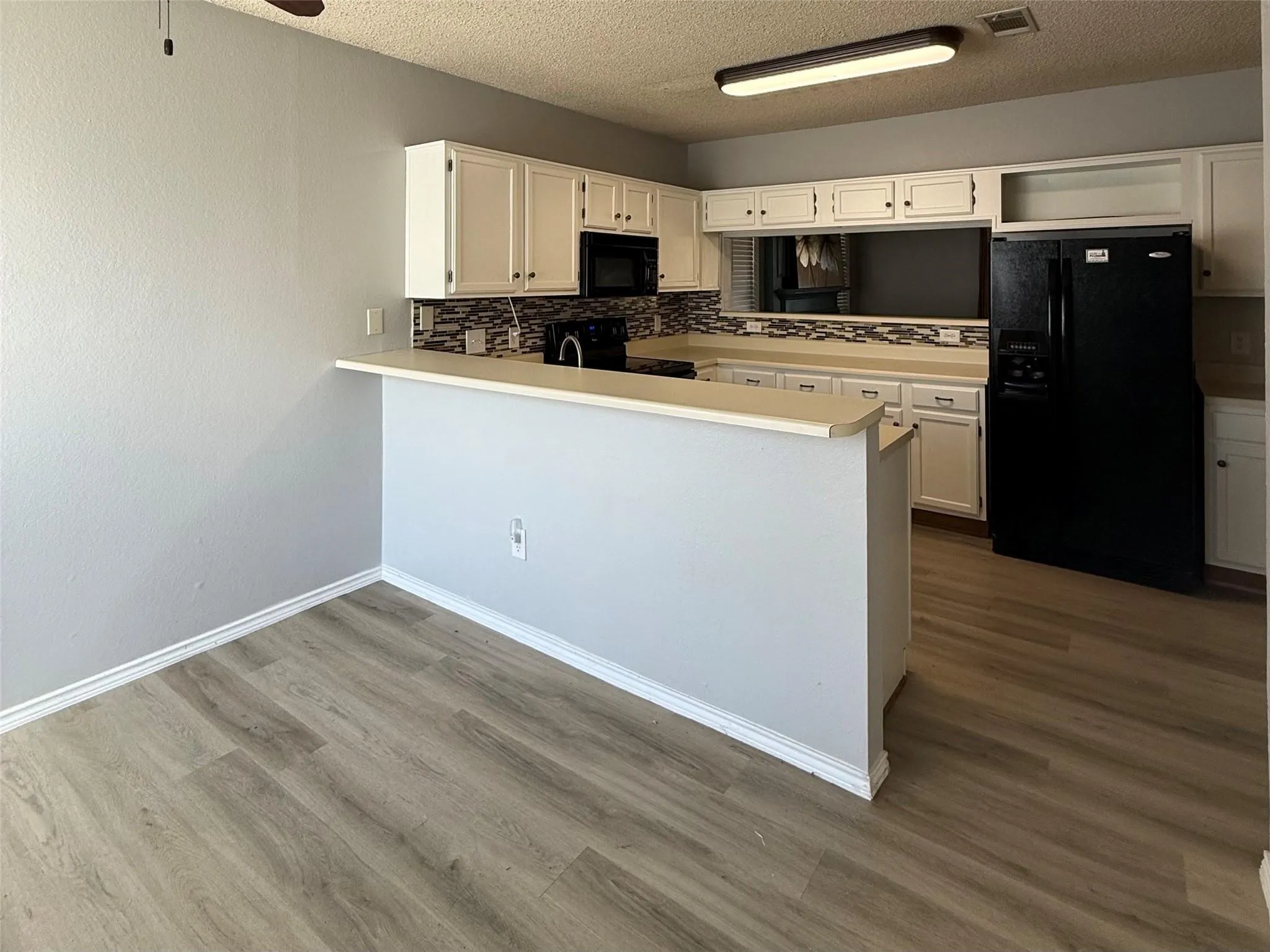 Townhouse For Rent in Tarrant County , 1520 Beach Lane, Arlington, Texas 76014, 2 Bedroom, 3 Bathroom, 1 Garage spaces, 1,353 Sqft, built in 1985, mls#21376985, Real Estate Agent in Arlington, Homes For Rent in Tarrant county, Homes For Rent in Arlington, Realtor in Arlington Texas, Real Estate Brokerage Independent Realty Texas, Luminita Cordes Realtor