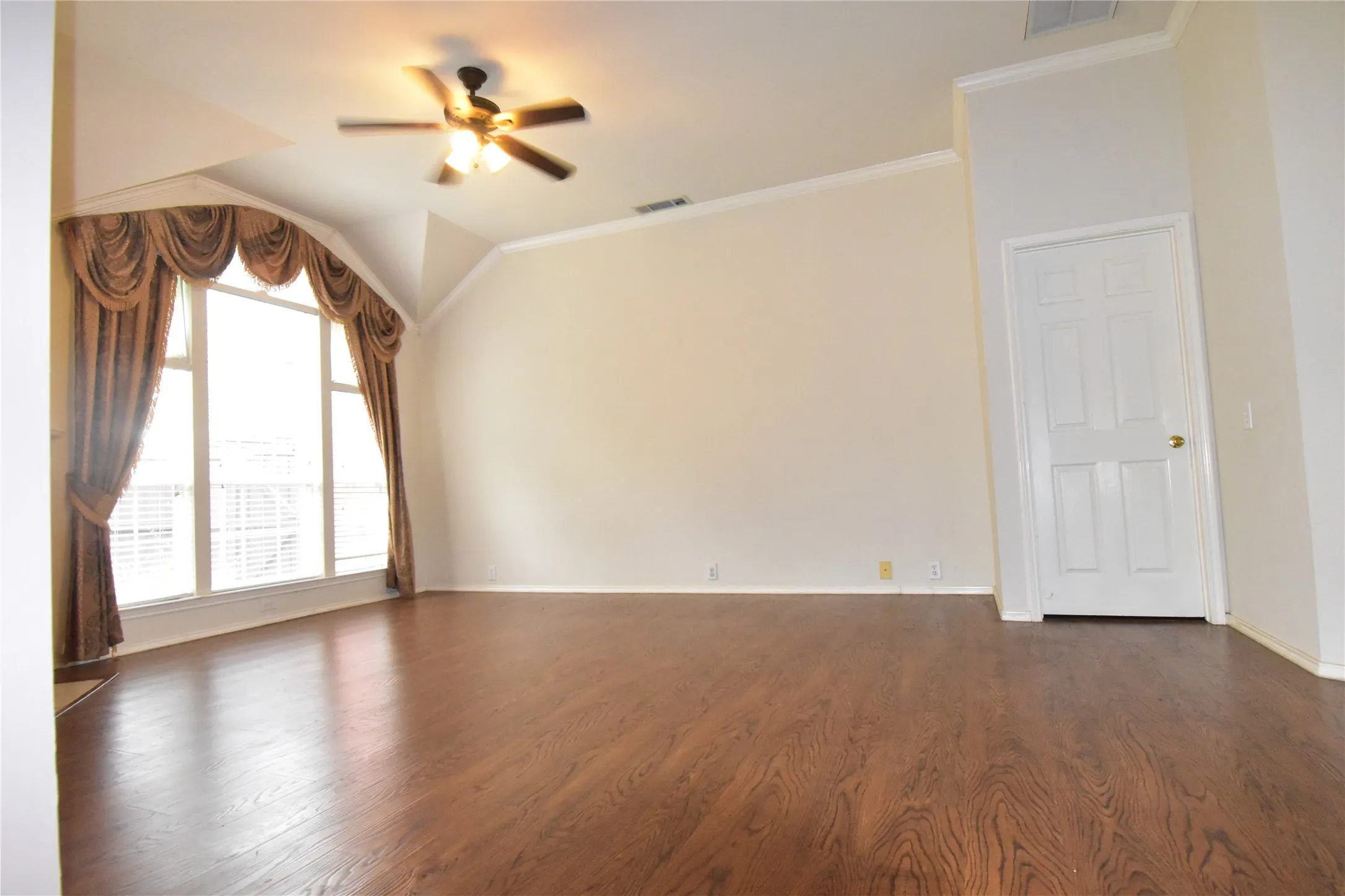 Single Family Residence For Sale in Collin County , 3313 Ocala Court, Plano, Texas 75025, 4 Bedroom, 2 Bathroom, 2 Garage spaces, 2,162 Sqft, built in 1996, mls#21376991, Real Estate Agent in Plano, Homes For Sale in Collin county, Homes For Sale in Plano, Realtor in Plano Texas, Real Estate Brokerage Independent Realty Texas, Luminita Cordes Realtor
