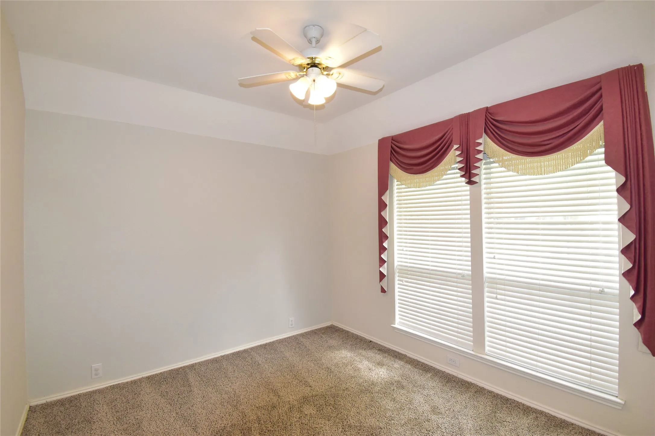Single Family Residence For Sale in Collin County , 3313 Ocala Court, Plano, Texas 75025, 4 Bedroom, 2 Bathroom, 2 Garage spaces, 2,162 Sqft, built in 1996, mls#21376991, Real Estate Agent in Plano, Homes For Sale in Collin county, Homes For Sale in Plano, Realtor in Plano Texas, Real Estate Brokerage Independent Realty Texas, Luminita Cordes Realtor