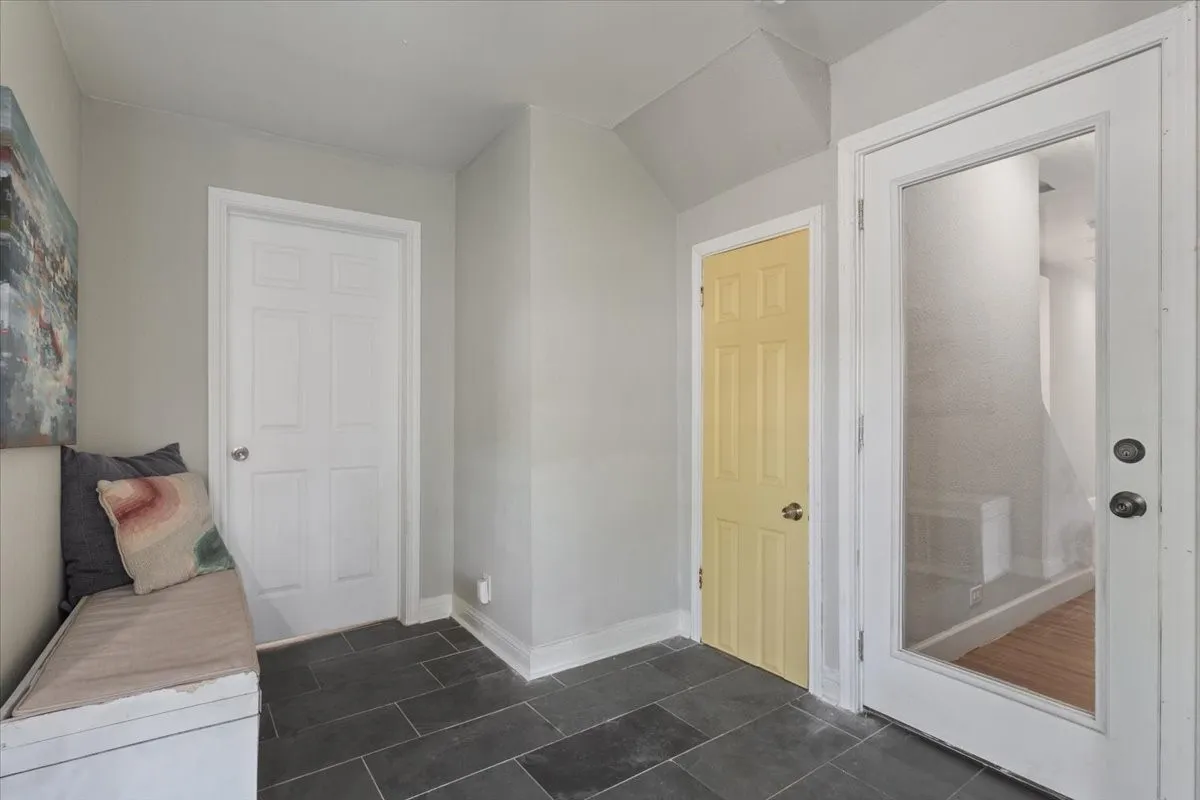 Single Family Residence For Sale in Mc Lennan County , 2029 Colcord Avenue, Waco, Texas 76707, 4 Bedroom, 4 Bathroom, Garage spaces, 3,190 Sqft, built in 1930, mls#21375317, Real Estate Agent in Waco, Homes For Sale in Mc Lennan county, Homes For Sale in Waco, Realtor in Waco Texas, Real Estate Brokerage Independent Realty Texas, Luminita Cordes Realtor