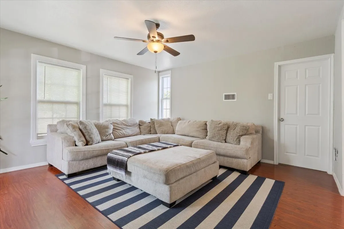 Single Family Residence For Sale in Mc Lennan County , 2029 Colcord Avenue, Waco, Texas 76707, 4 Bedroom, 4 Bathroom, Garage spaces, 3,190 Sqft, built in 1930, mls#21375317, Real Estate Agent in Waco, Homes For Sale in Mc Lennan county, Homes For Sale in Waco, Realtor in Waco Texas, Real Estate Brokerage Independent Realty Texas, Luminita Cordes Realtor