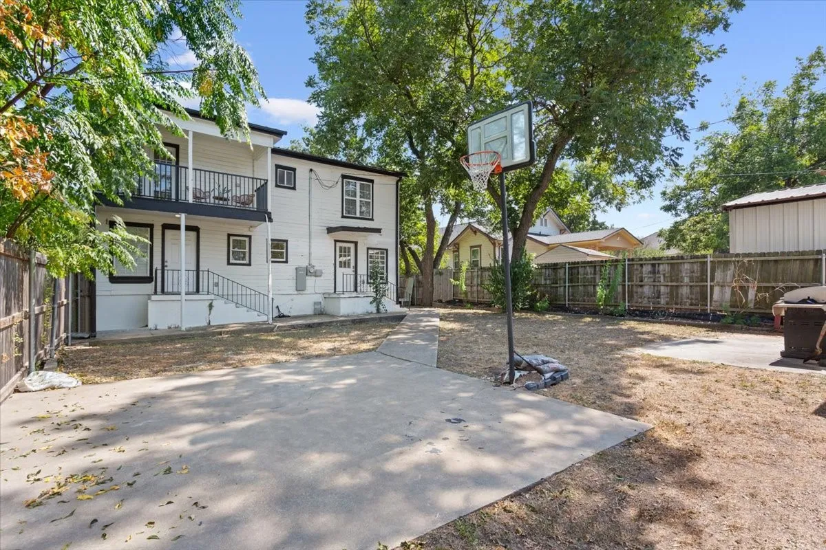 Single Family Residence For Sale in Mc Lennan County , 2029 Colcord Avenue, Waco, Texas 76707, 4 Bedroom, 4 Bathroom, Garage spaces, 3,190 Sqft, built in 1930, mls#21375317, Real Estate Agent in Waco, Homes For Sale in Mc Lennan county, Homes For Sale in Waco, Realtor in Waco Texas, Real Estate Brokerage Independent Realty Texas, Luminita Cordes Realtor