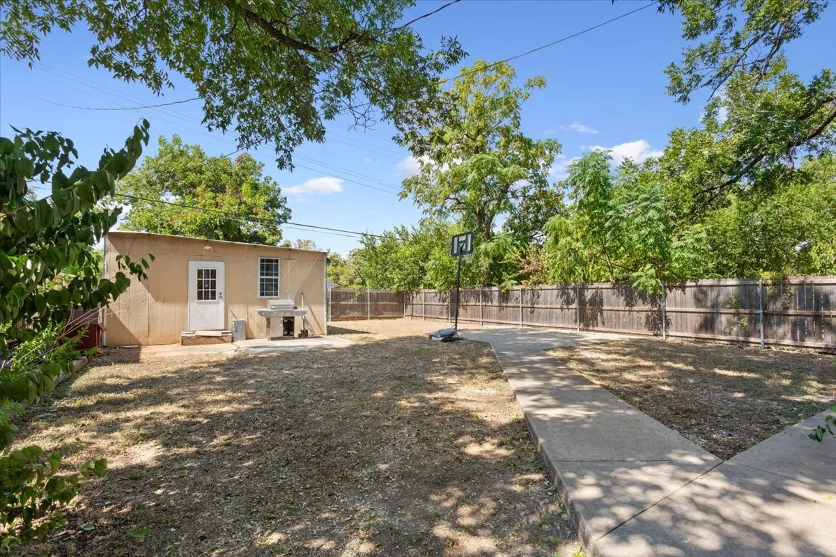 Single Family Residence For Sale in Mc Lennan County , 2029 Colcord Avenue, Waco, Texas 76707, 4 Bedroom, 4 Bathroom, Garage spaces, 3,190 Sqft, built in 1930, mls#21375317, Real Estate Agent in Waco, Homes For Sale in Mc Lennan county, Homes For Sale in Waco, Realtor in Waco Texas, Real Estate Brokerage Independent Realty Texas, Luminita Cordes Realtor