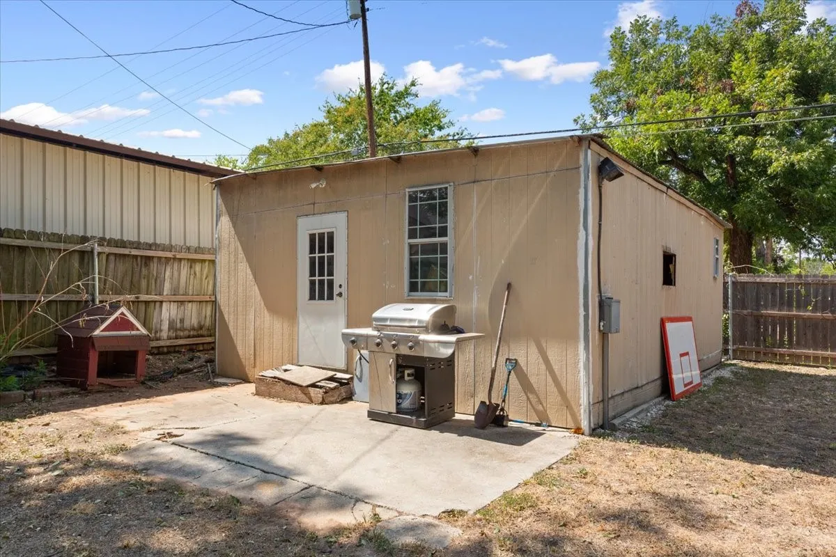 Single Family Residence For Sale in Mc Lennan County , 2029 Colcord Avenue, Waco, Texas 76707, 4 Bedroom, 4 Bathroom, Garage spaces, 3,190 Sqft, built in 1930, mls#21375317, Real Estate Agent in Waco, Homes For Sale in Mc Lennan county, Homes For Sale in Waco, Realtor in Waco Texas, Real Estate Brokerage Independent Realty Texas, Luminita Cordes Realtor