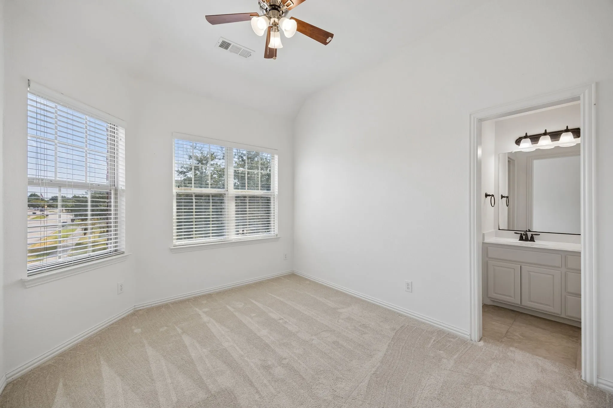 Single Family Residence For Sale in Denton County , 726 Sleepy Creek Drive, Frisco, Texas 75036, 4 Bedroom, 4 Bathroom, 3 Garage spaces, 3,634 Sqft, built in 2009, mls#21376895, Real Estate Agent in Frisco, Homes For Sale in Denton county, Homes For Sale in Frisco, Realtor in Frisco Texas, Real Estate Brokerage Independent Realty Texas, Luminita Cordes Realtor