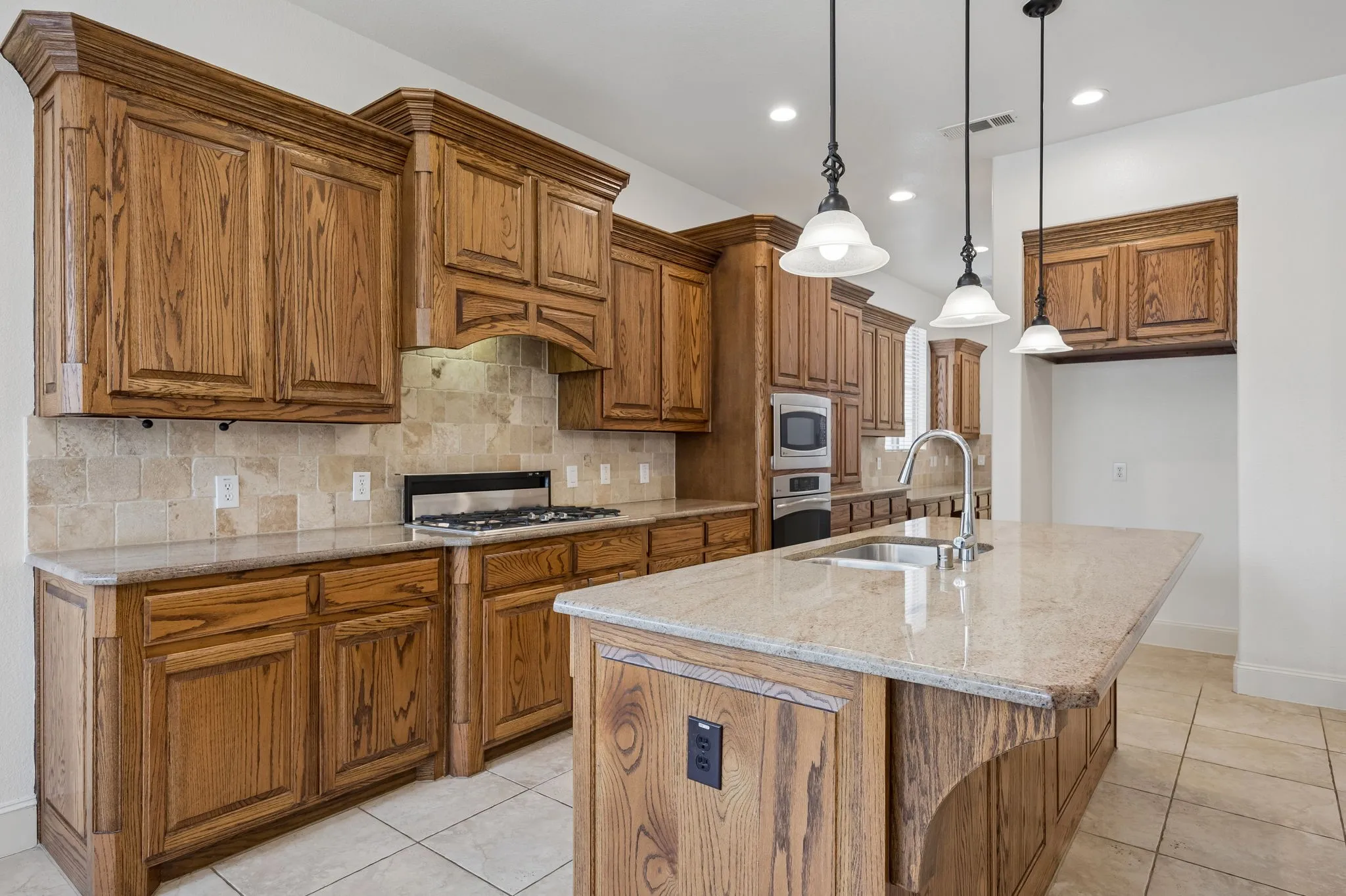 Single Family Residence For Sale in Denton County , 726 Sleepy Creek Drive, Frisco, Texas 75036, 4 Bedroom, 4 Bathroom, 3 Garage spaces, 3,634 Sqft, built in 2009, mls#21376895, Real Estate Agent in Frisco, Homes For Sale in Denton county, Homes For Sale in Frisco, Realtor in Frisco Texas, Real Estate Brokerage Independent Realty Texas, Luminita Cordes Realtor