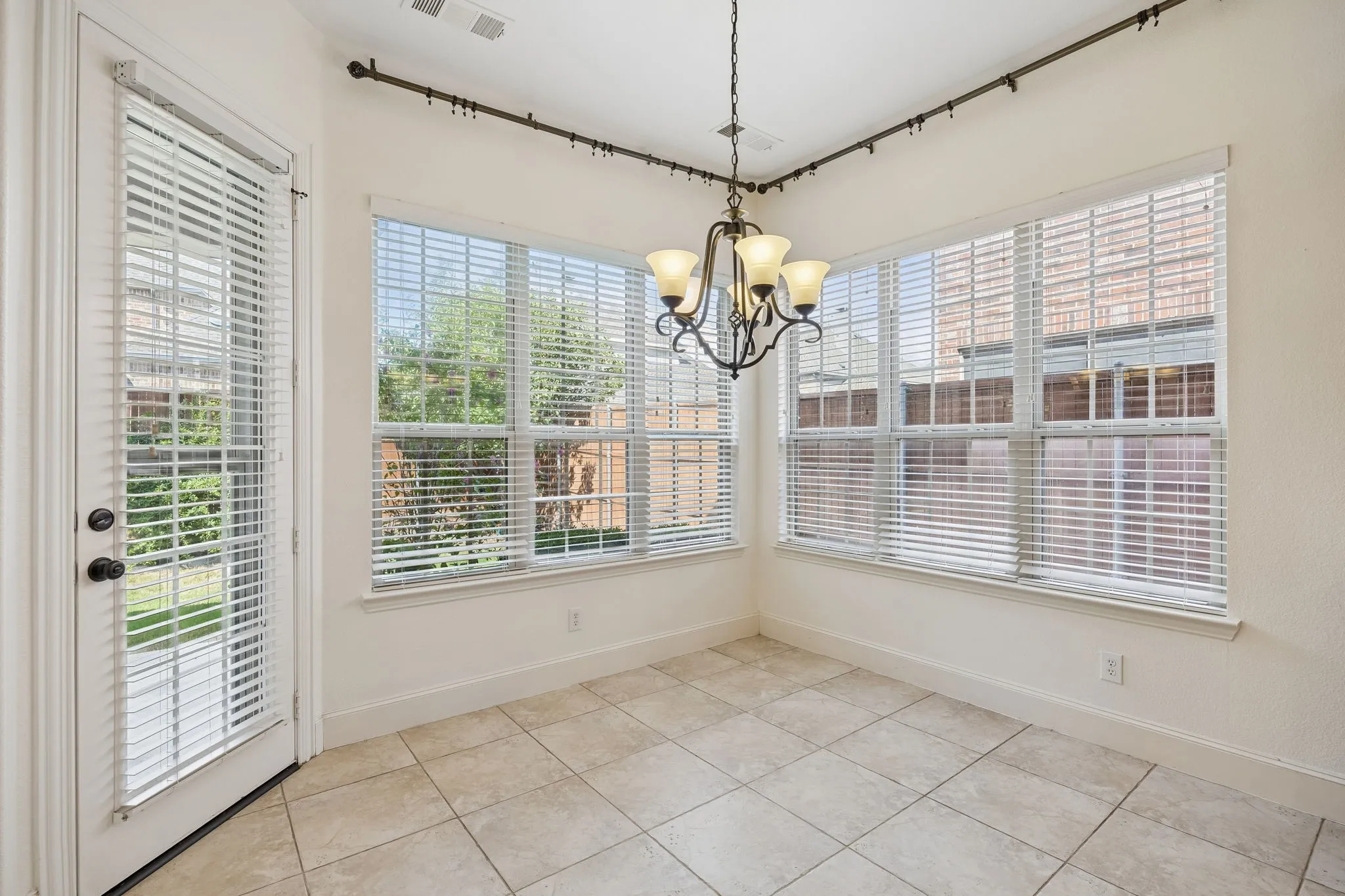 Single Family Residence For Sale in Denton County , 726 Sleepy Creek Drive, Frisco, Texas 75036, 4 Bedroom, 4 Bathroom, 3 Garage spaces, 3,634 Sqft, built in 2009, mls#21376895, Real Estate Agent in Frisco, Homes For Sale in Denton county, Homes For Sale in Frisco, Realtor in Frisco Texas, Real Estate Brokerage Independent Realty Texas, Luminita Cordes Realtor