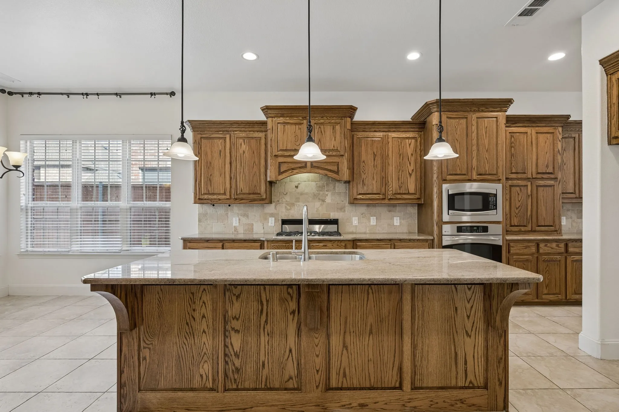 Single Family Residence For Sale in Denton County , 726 Sleepy Creek Drive, Frisco, Texas 75036, 4 Bedroom, 4 Bathroom, 3 Garage spaces, 3,634 Sqft, built in 2009, mls#21376895, Real Estate Agent in Frisco, Homes For Sale in Denton county, Homes For Sale in Frisco, Realtor in Frisco Texas, Real Estate Brokerage Independent Realty Texas, Luminita Cordes Realtor