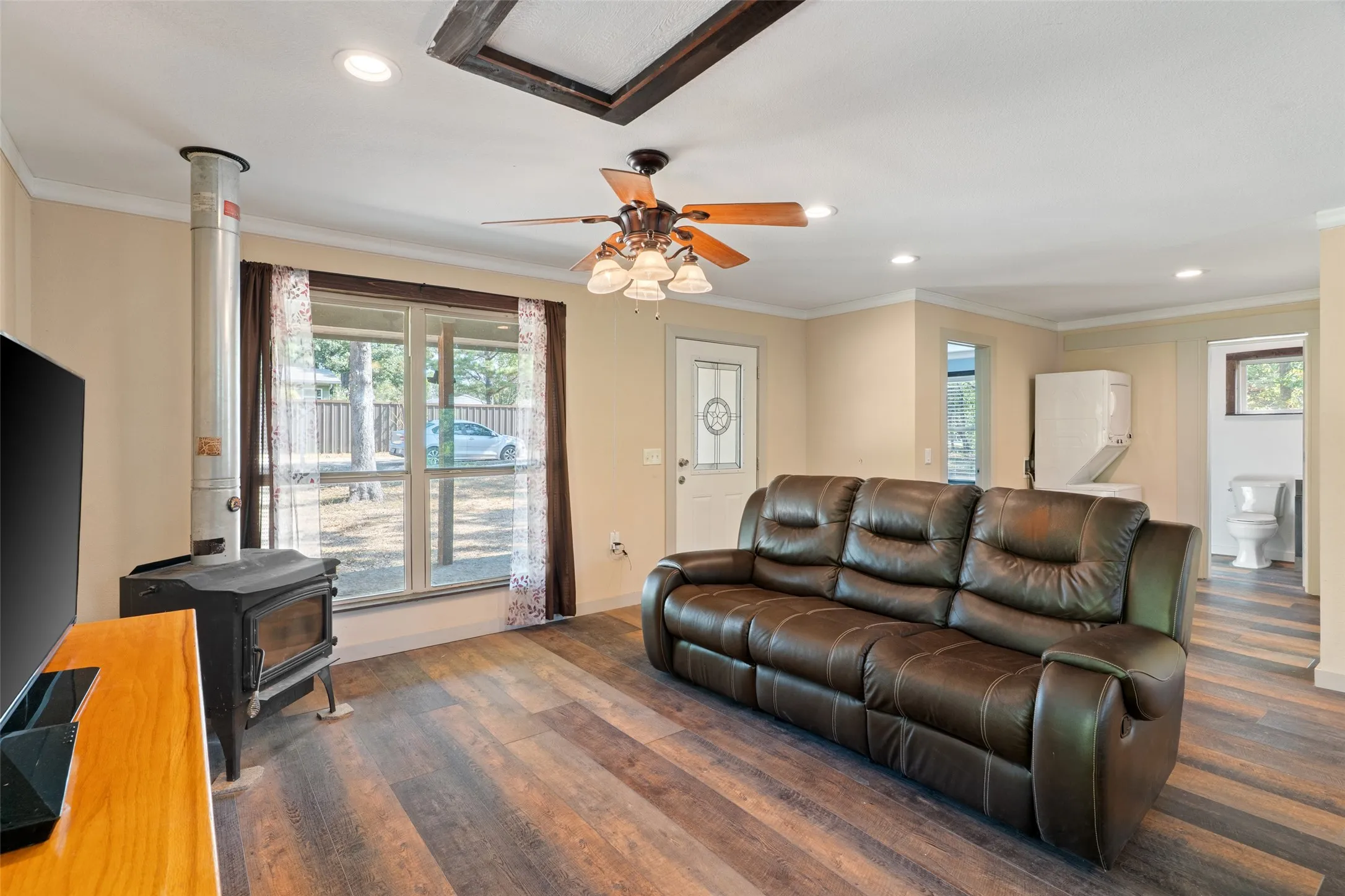 Single Family Residence For Sale in Fannin County , 211 David Crockett Trail, Honey Grove, Texas 75446, 2 Bedroom, 1 Bathroom, Garage spaces, 869 Sqft, built in 2022, mls#21366323, Real Estate Agent in Honey Grove, Homes For Sale in Fannin county, Homes For Sale in Honey Grove, Realtor in Honey Grove Texas, Real Estate Brokerage Independent Realty Texas, Luminita Cordes Realtor