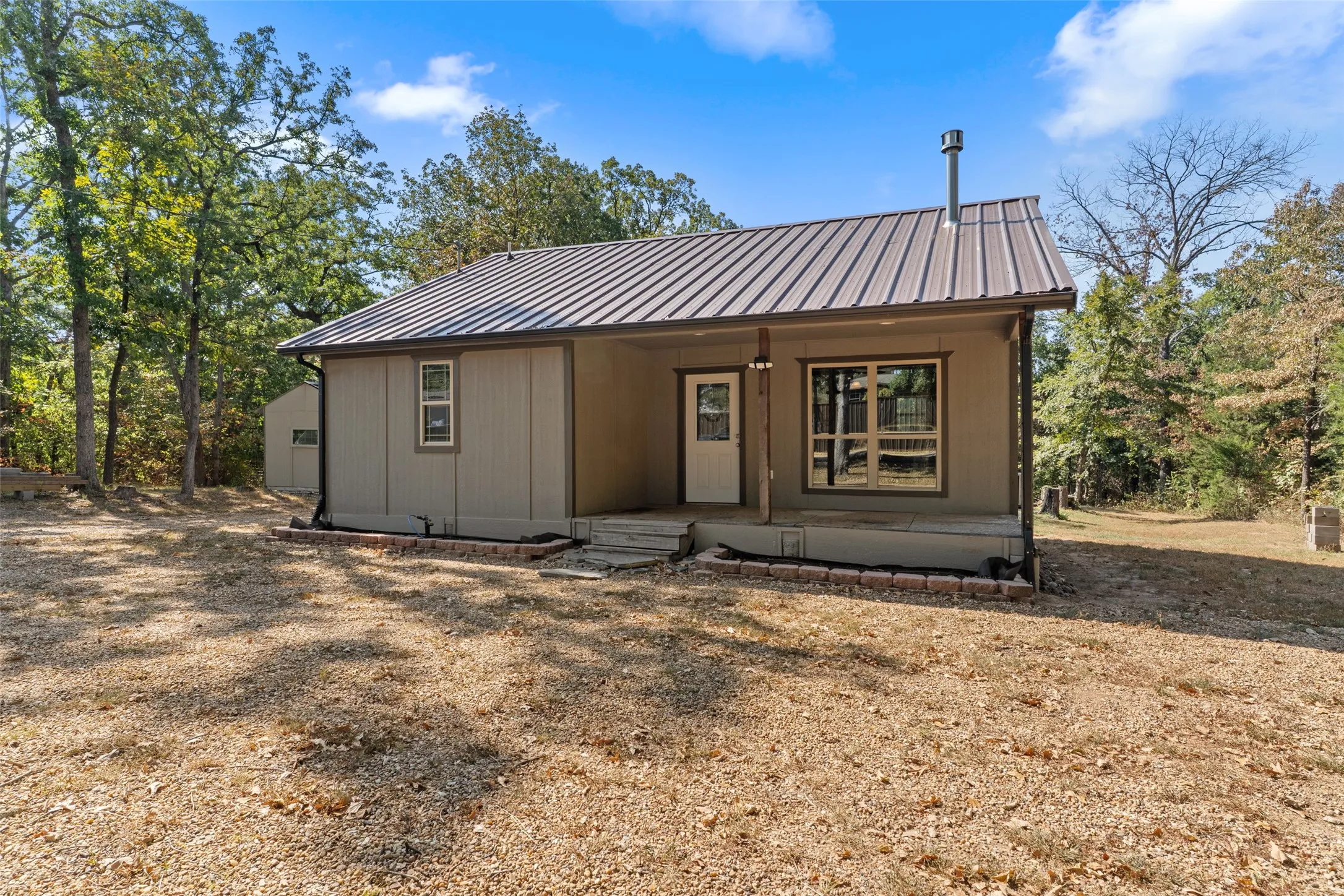 Single Family Residence For Sale in Fannin County , 211 David Crockett Trail, Honey Grove, Texas 75446, 2 Bedroom, 1 Bathroom, Garage spaces, 869 Sqft, built in 2022, mls#21366323, Real Estate Agent in Honey Grove, Homes For Sale in Fannin county, Homes For Sale in Honey Grove, Realtor in Honey Grove Texas, Real Estate Brokerage Independent Realty Texas, Luminita Cordes Realtor