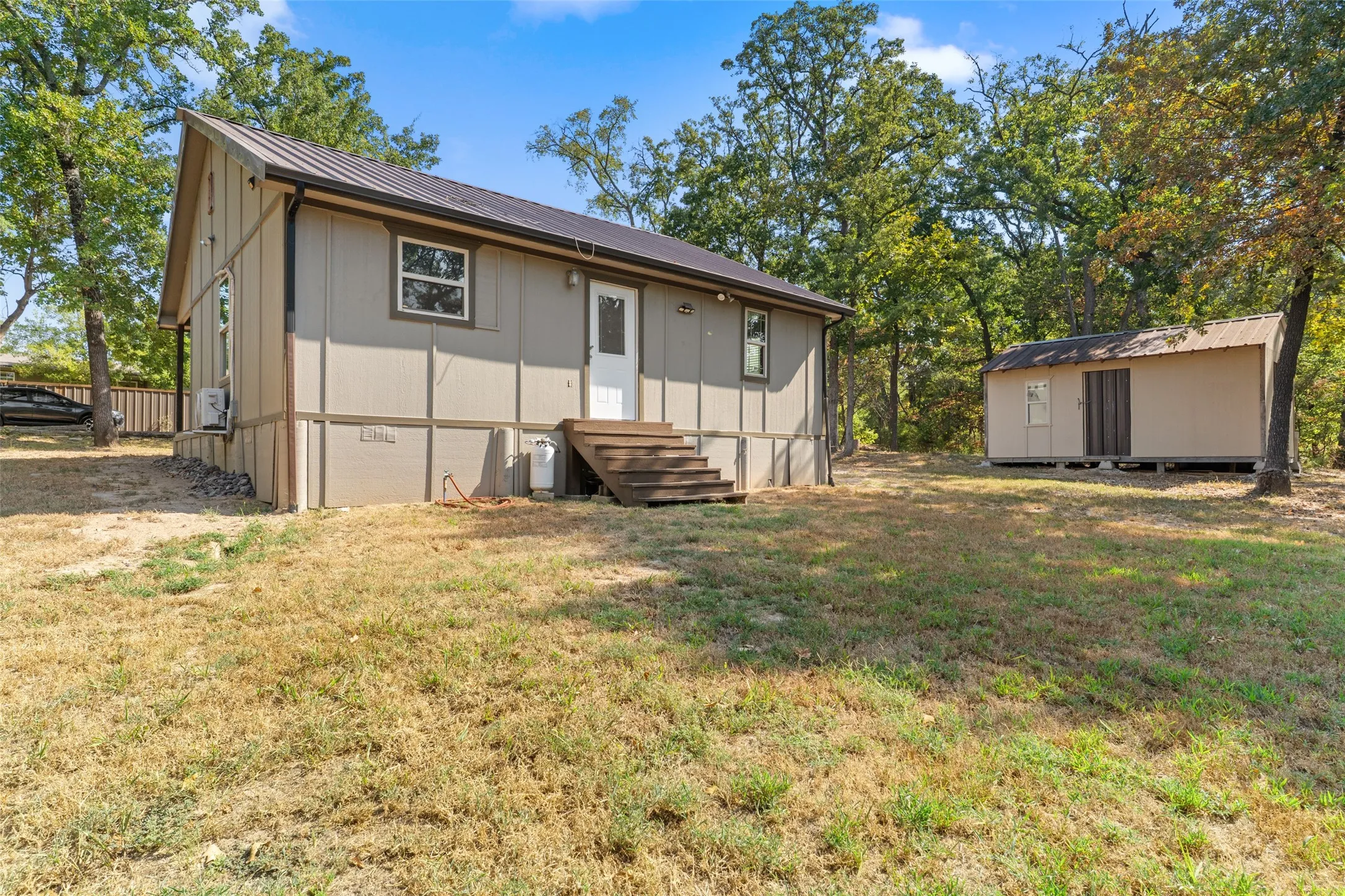 Single Family Residence For Sale in Fannin County , 211 David Crockett Trail, Honey Grove, Texas 75446, 2 Bedroom, 1 Bathroom, Garage spaces, 869 Sqft, built in 2022, mls#21366323, Real Estate Agent in Honey Grove, Homes For Sale in Fannin county, Homes For Sale in Honey Grove, Realtor in Honey Grove Texas, Real Estate Brokerage Independent Realty Texas, Luminita Cordes Realtor