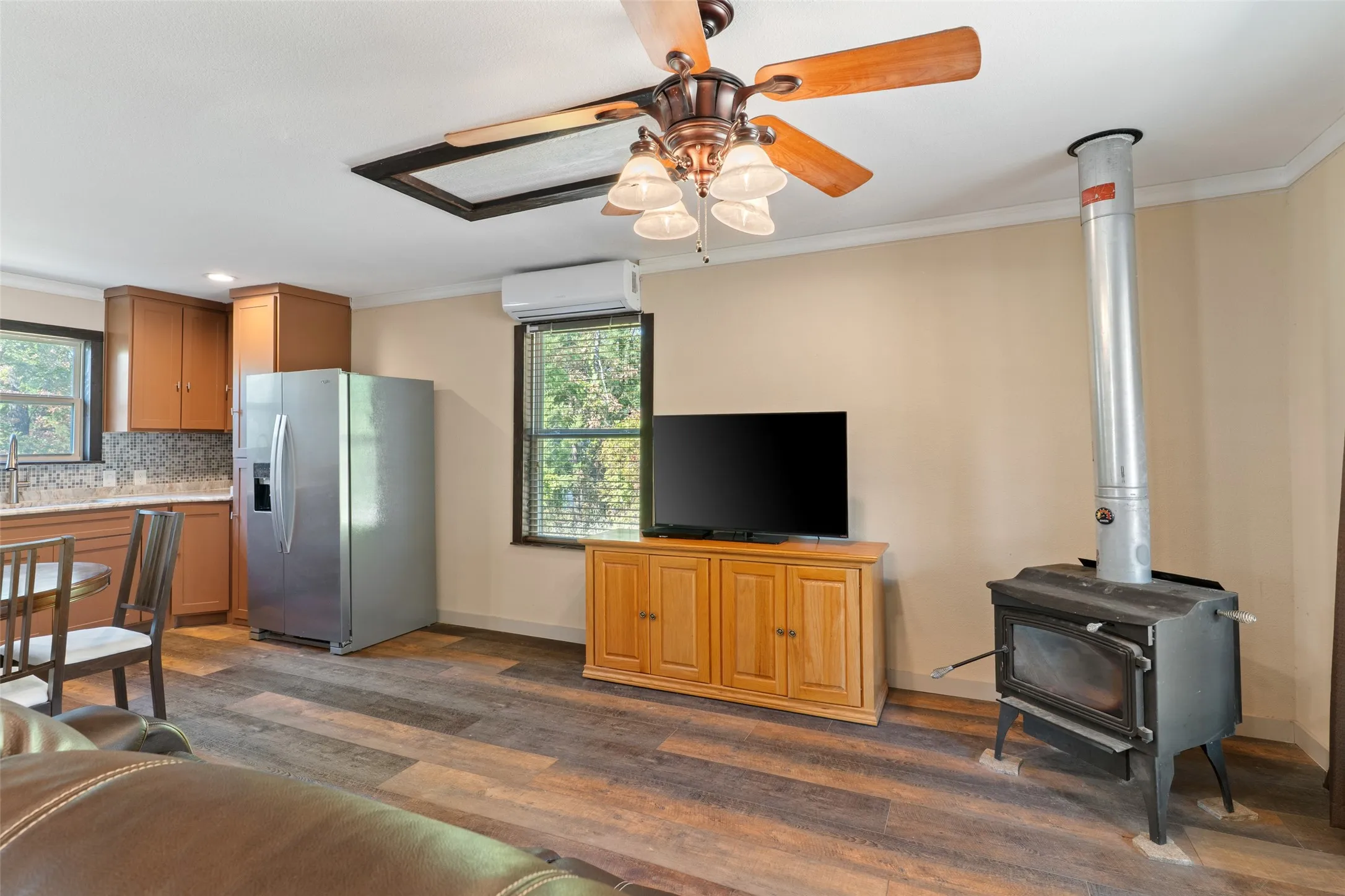 Single Family Residence For Sale in Fannin County , 211 David Crockett Trail, Honey Grove, Texas 75446, 2 Bedroom, 1 Bathroom, Garage spaces, 869 Sqft, built in 2022, mls#21366323, Real Estate Agent in Honey Grove, Homes For Sale in Fannin county, Homes For Sale in Honey Grove, Realtor in Honey Grove Texas, Real Estate Brokerage Independent Realty Texas, Luminita Cordes Realtor