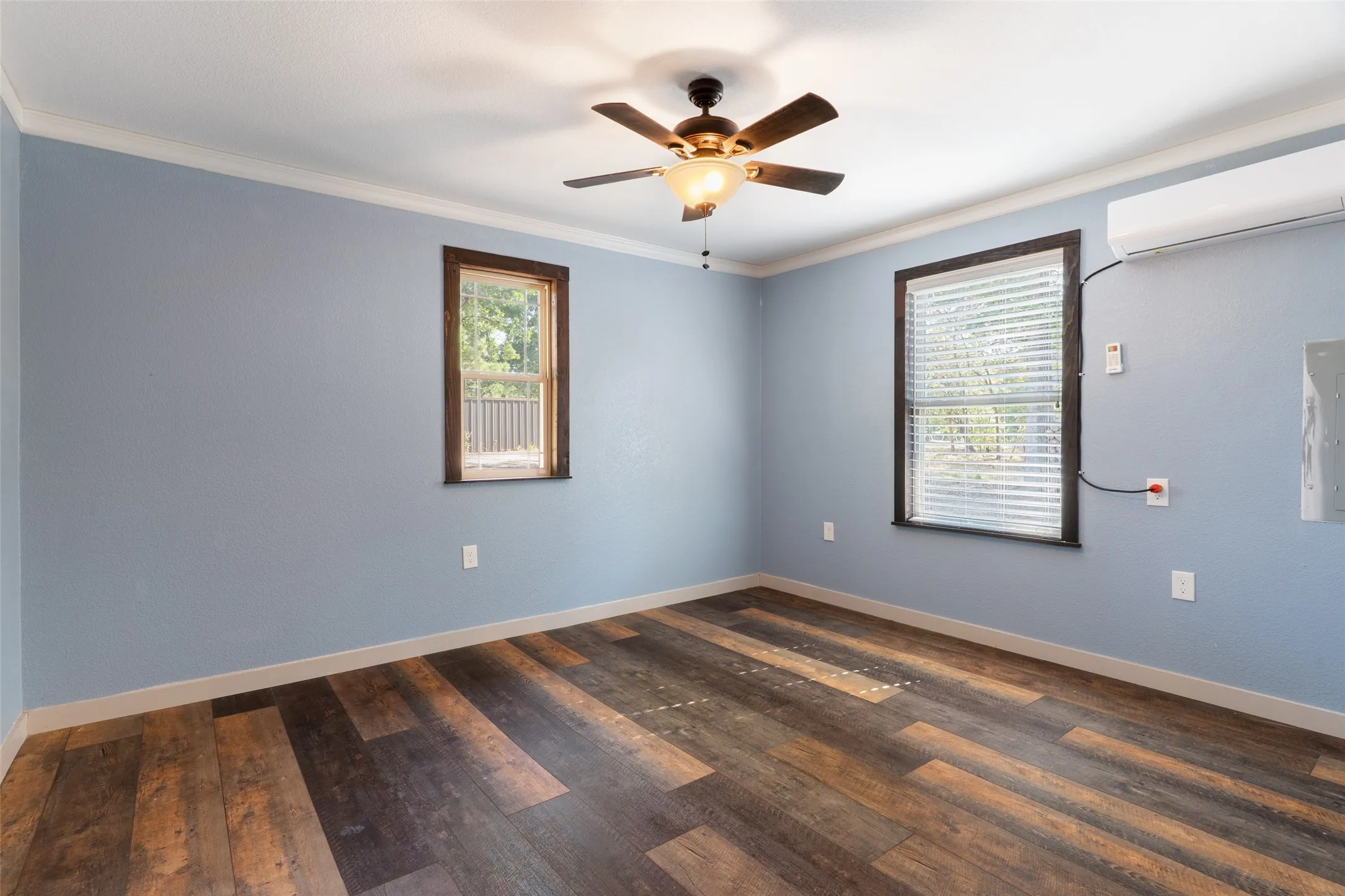 Single Family Residence For Sale in Fannin County , 211 David Crockett Trail, Honey Grove, Texas 75446, 2 Bedroom, 1 Bathroom, Garage spaces, 869 Sqft, built in 2022, mls#21366323, Real Estate Agent in Honey Grove, Homes For Sale in Fannin county, Homes For Sale in Honey Grove, Realtor in Honey Grove Texas, Real Estate Brokerage Independent Realty Texas, Luminita Cordes Realtor