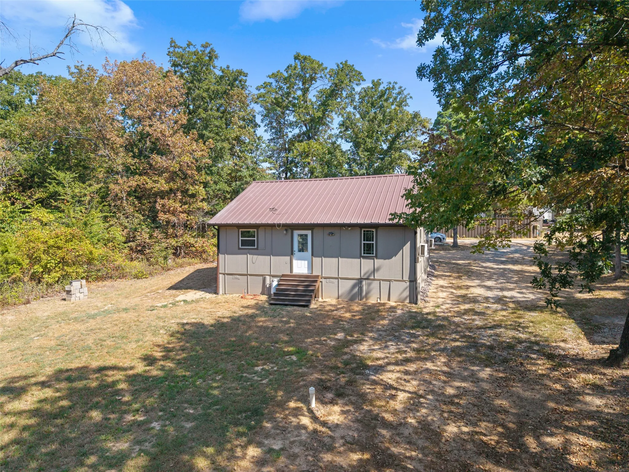 Single Family Residence For Sale in Fannin County , 211 David Crockett Trail, Honey Grove, Texas 75446, 2 Bedroom, 1 Bathroom, Garage spaces, 869 Sqft, built in 2022, mls#21366323, Real Estate Agent in Honey Grove, Homes For Sale in Fannin county, Homes For Sale in Honey Grove, Realtor in Honey Grove Texas, Real Estate Brokerage Independent Realty Texas, Luminita Cordes Realtor