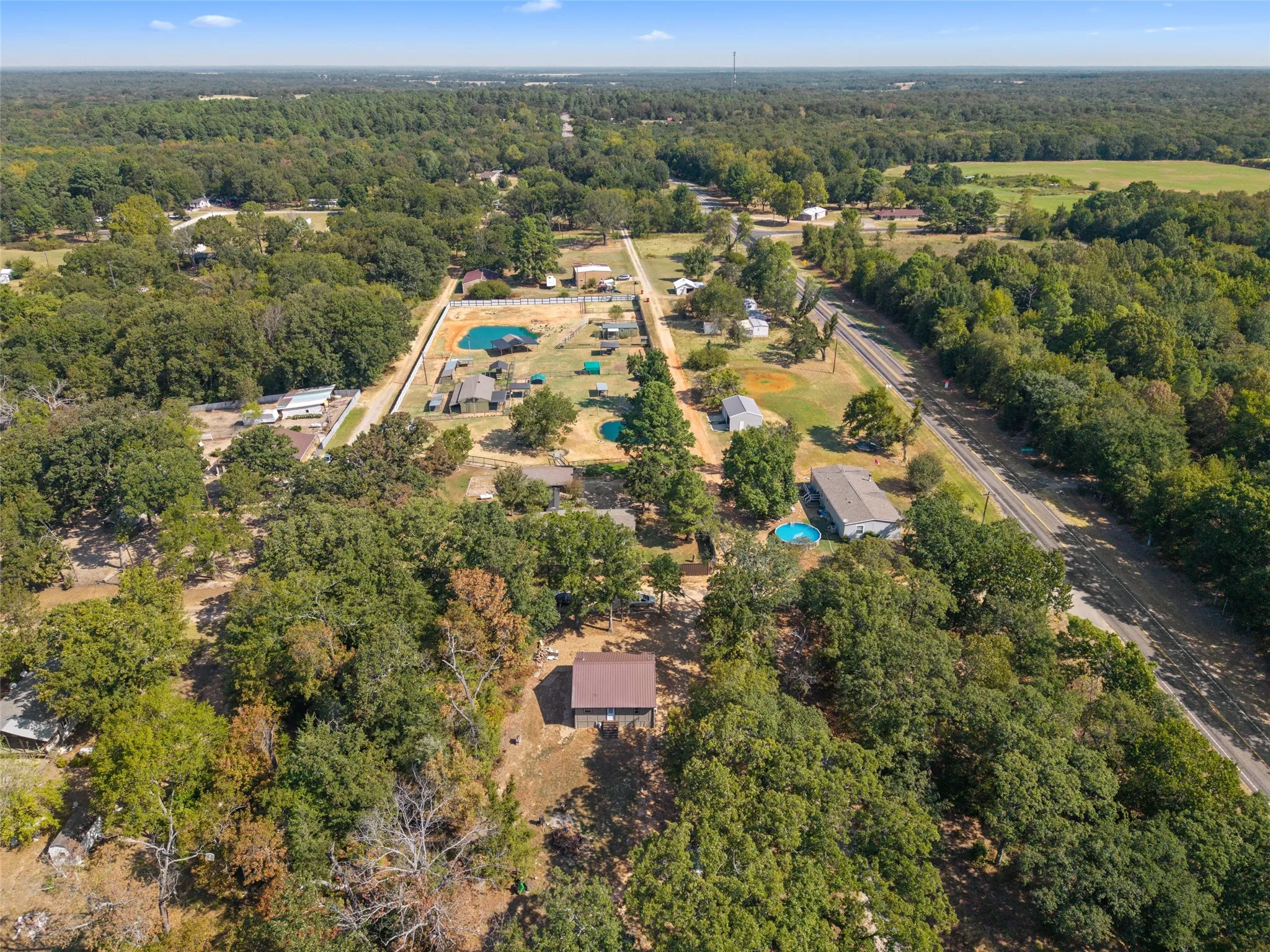Single Family Residence For Sale in Fannin County , 211 David Crockett Trail, Honey Grove, Texas 75446, 2 Bedroom, 1 Bathroom, Garage spaces, 869 Sqft, built in 2022, mls#21366323, Real Estate Agent in Honey Grove, Homes For Sale in Fannin county, Homes For Sale in Honey Grove, Realtor in Honey Grove Texas, Real Estate Brokerage Independent Realty Texas, Luminita Cordes Realtor