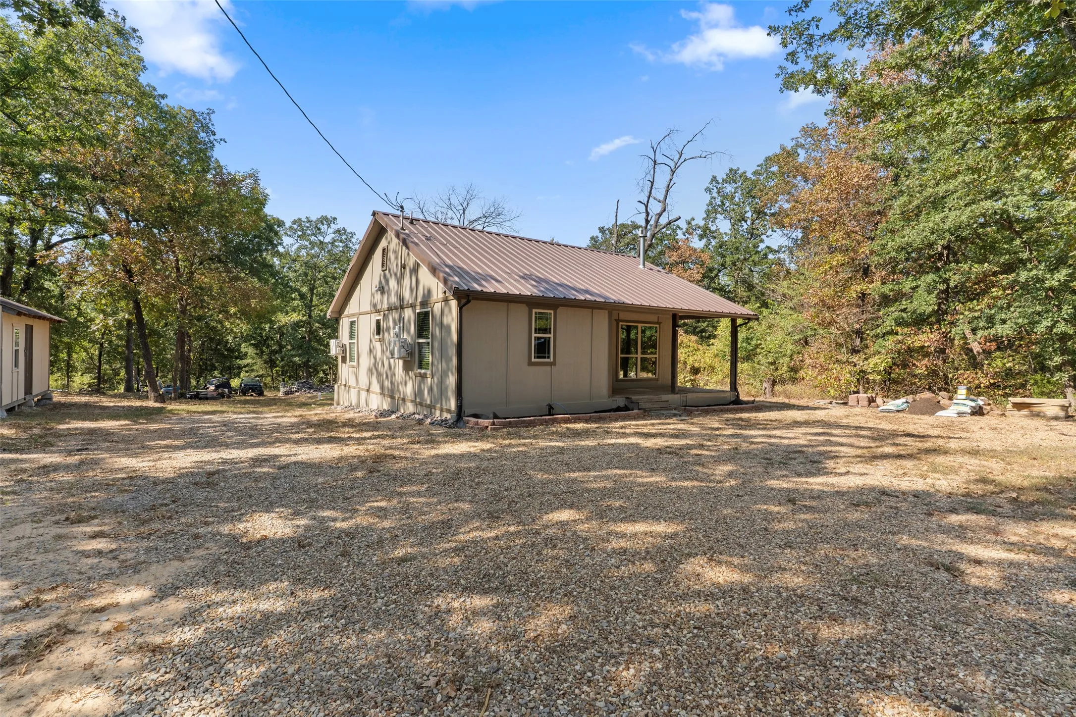 Single Family Residence For Sale in Fannin County , 211 David Crockett Trail, Honey Grove, Texas 75446, 2 Bedroom, 1 Bathroom, Garage spaces, 869 Sqft, built in 2022, mls#21366323, Real Estate Agent in Honey Grove, Homes For Sale in Fannin county, Homes For Sale in Honey Grove, Realtor in Honey Grove Texas, Real Estate Brokerage Independent Realty Texas, Luminita Cordes Realtor