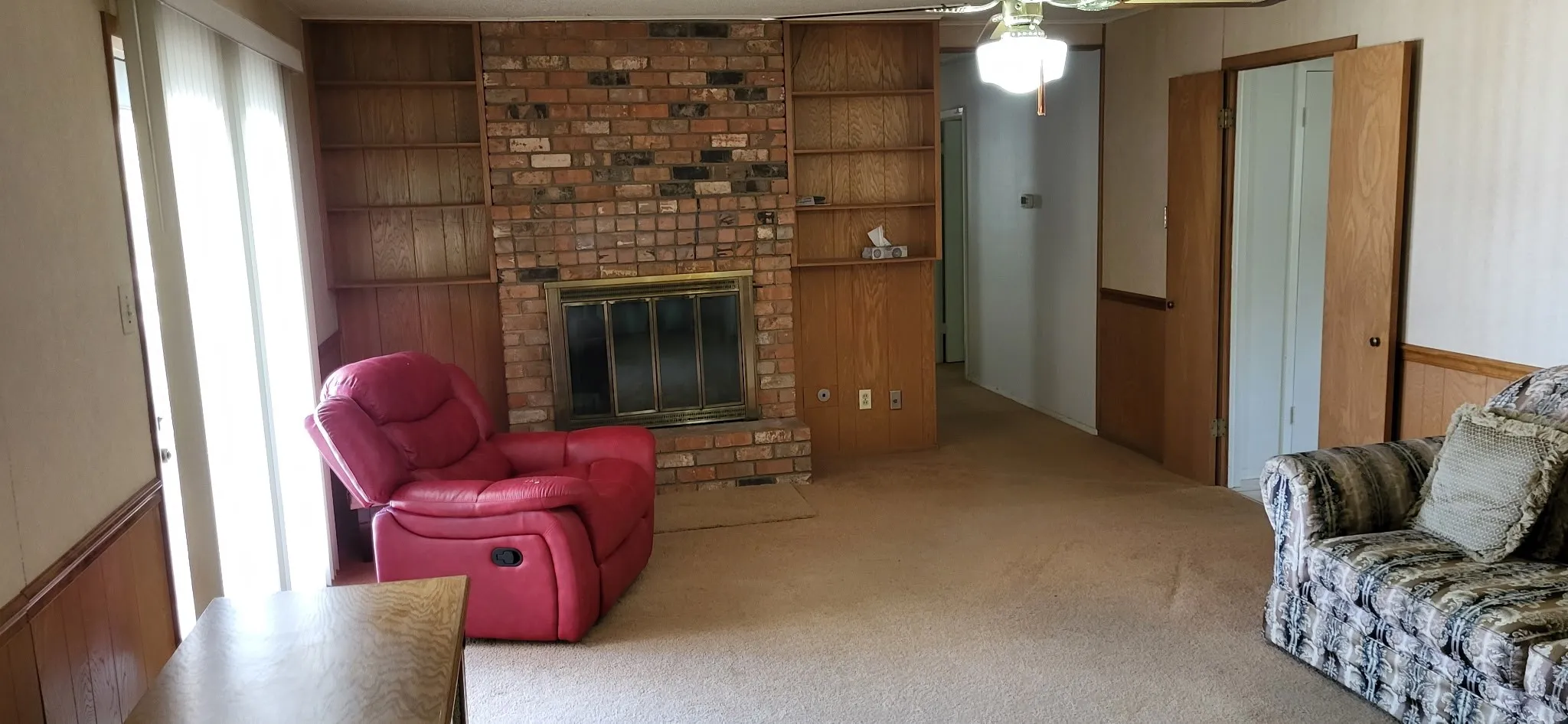 Single Family Residence For Sale in Hopkins County , 1321 Lakeview Drive, Sulphur Springs, Texas 75482, 3 Bedroom, 3 Bathroom, 2 Garage spaces, 1,960 Sqft, built in 1960, mls#21376631, Real Estate Agent in Sulphur Springs, Homes For Sale in Hopkins county, Homes For Sale in Sulphur Springs, Realtor in Sulphur Springs Texas, Real Estate Brokerage Independent Realty Texas, Luminita Cordes Realtor