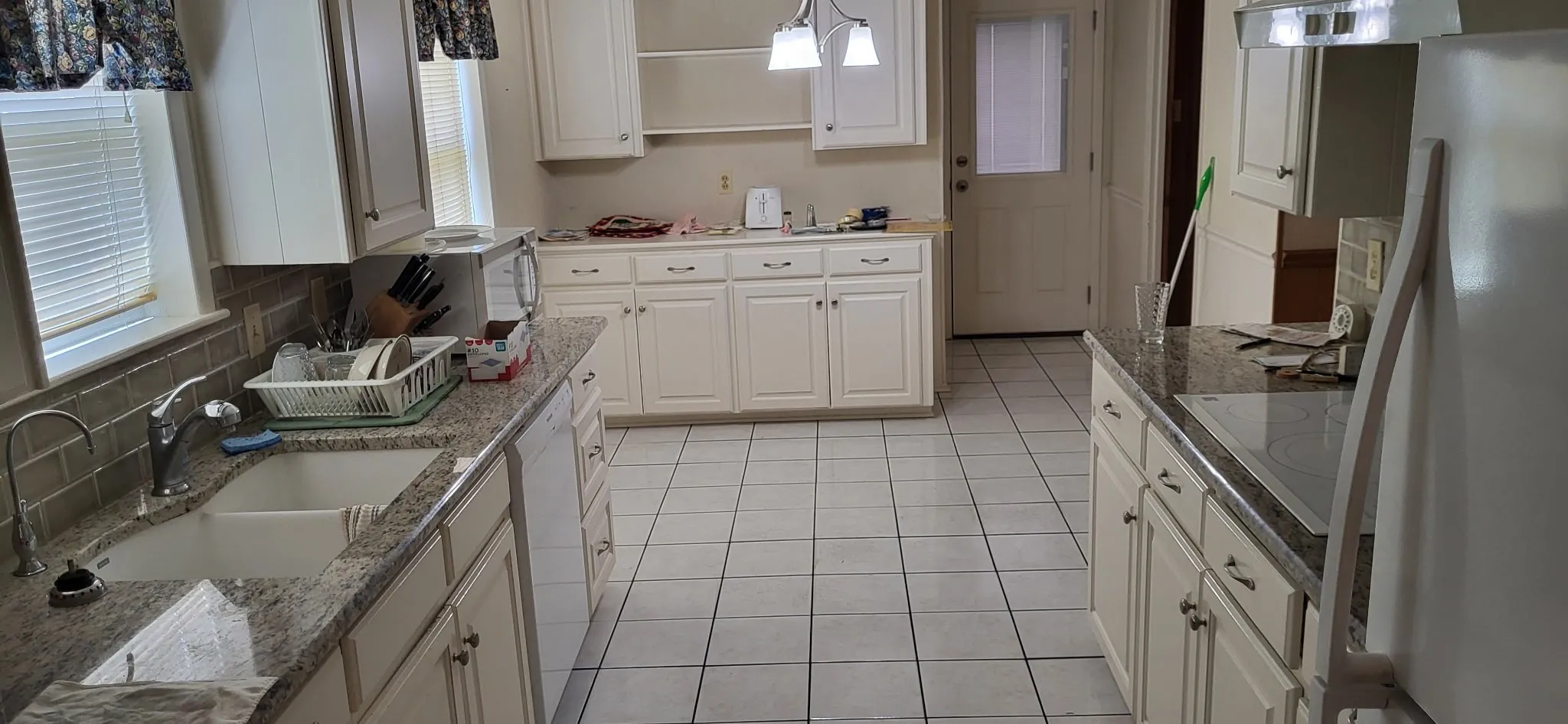 Single Family Residence For Sale in Hopkins County , 1321 Lakeview Drive, Sulphur Springs, Texas 75482, 3 Bedroom, 3 Bathroom, 2 Garage spaces, 1,960 Sqft, built in 1960, mls#21376631, Real Estate Agent in Sulphur Springs, Homes For Sale in Hopkins county, Homes For Sale in Sulphur Springs, Realtor in Sulphur Springs Texas, Real Estate Brokerage Independent Realty Texas, Luminita Cordes Realtor