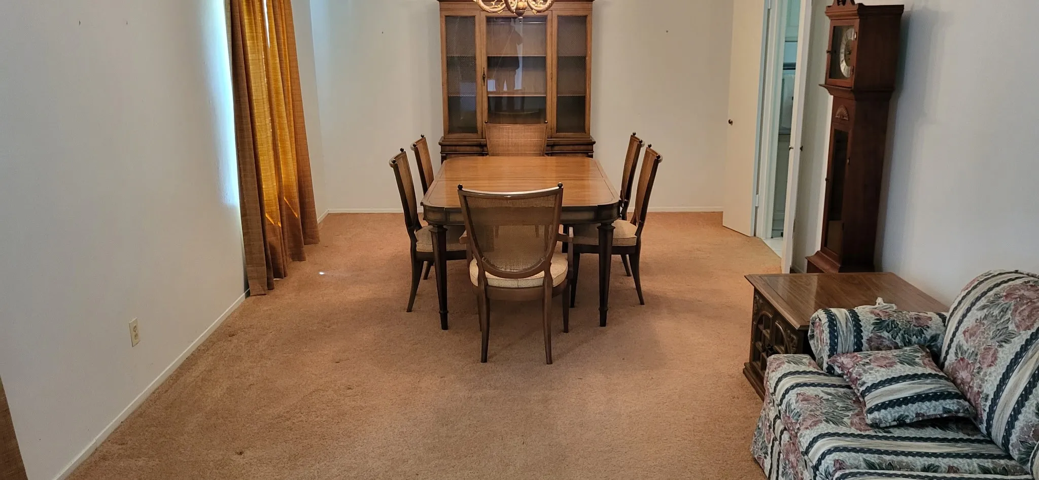 Single Family Residence For Sale in Hopkins County , 1321 Lakeview Drive, Sulphur Springs, Texas 75482, 3 Bedroom, 3 Bathroom, 2 Garage spaces, 1,960 Sqft, built in 1960, mls#21376631, Real Estate Agent in Sulphur Springs, Homes For Sale in Hopkins county, Homes For Sale in Sulphur Springs, Realtor in Sulphur Springs Texas, Real Estate Brokerage Independent Realty Texas, Luminita Cordes Realtor