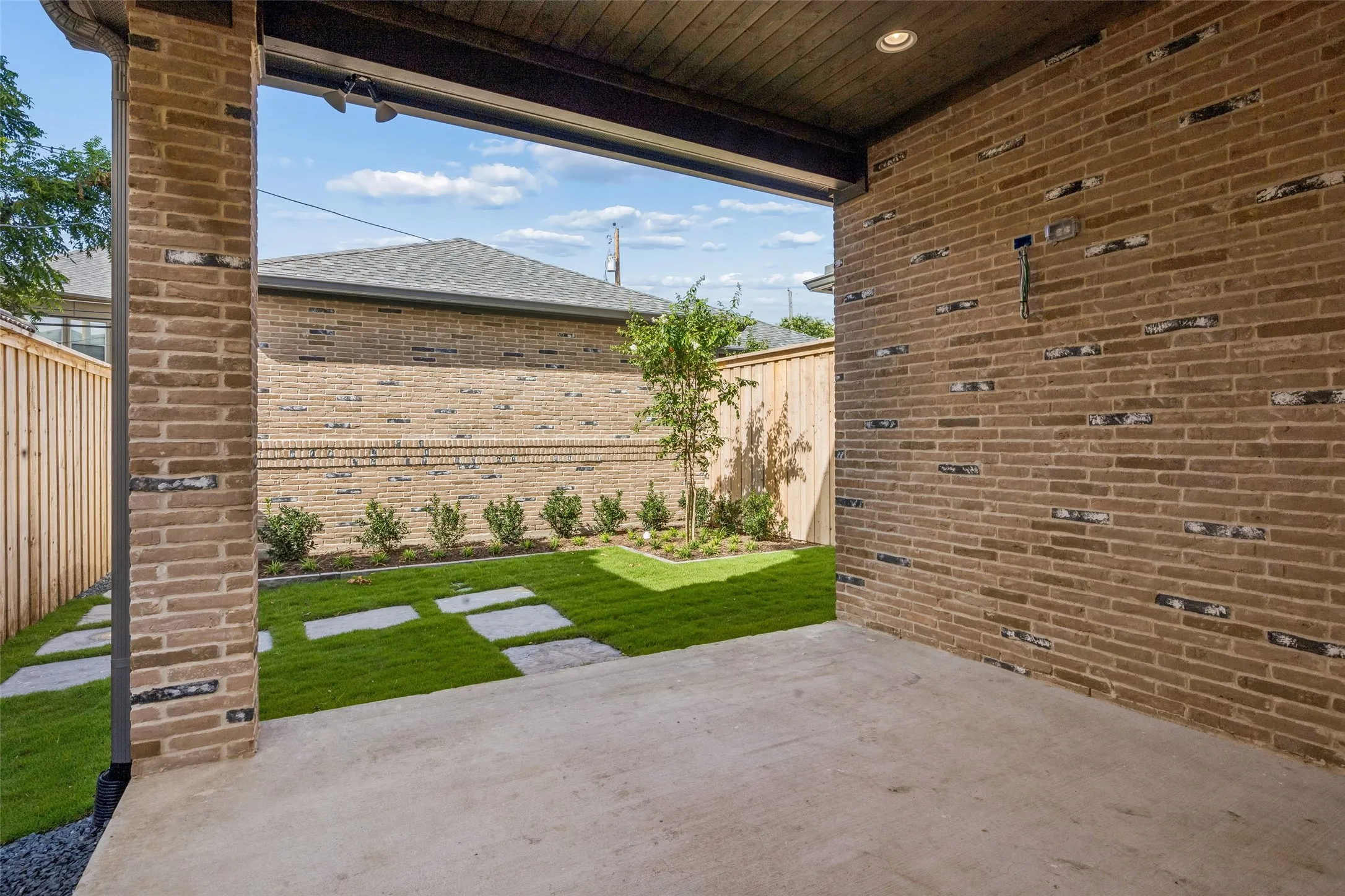 Duplex For Sale in Dallas County , 5514/5516 Matalee Avenue, Dallas, Texas 75206, 6 Bedroom, 8 Bathroom, 4 Garage spaces, 0 Sqft, built in 2025, mls#21376072, Real Estate Agent in Dallas, Homes For Sale in Dallas county, Homes For Sale in Dallas, Realtor in Dallas Texas, Real Estate Brokerage Independent Realty Texas, Luminita Cordes Realtor