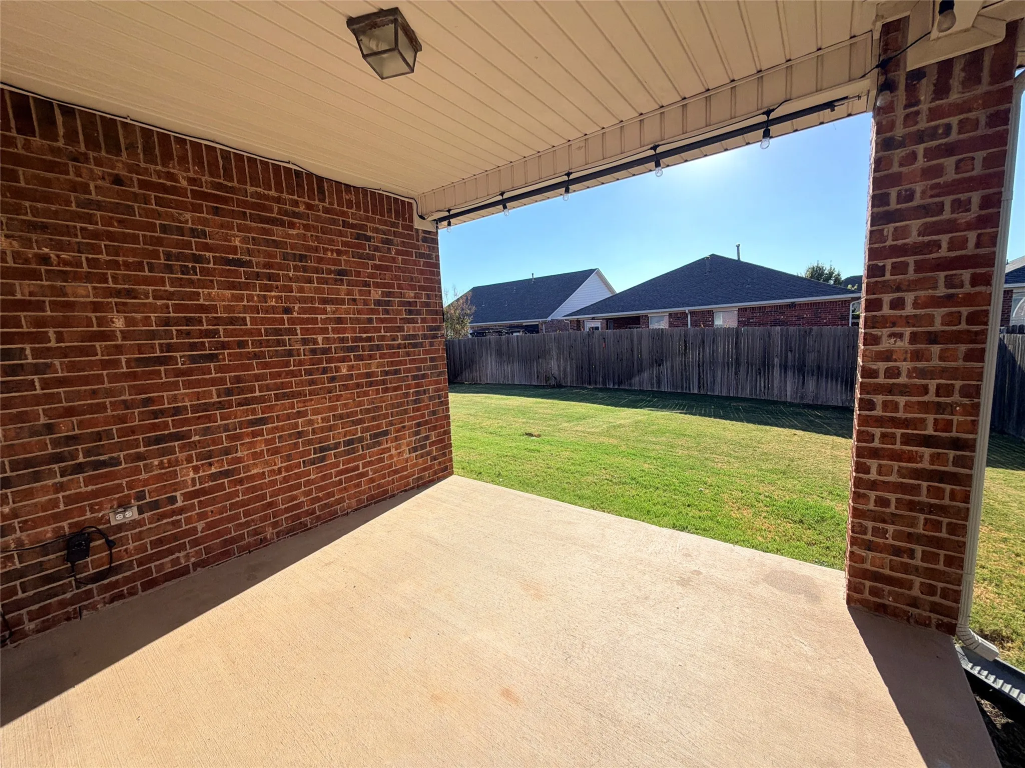 Single Family Residence For Rent in Tarrant County , 12917 Farmington Drive, Fort Worth, Texas 76244, 3 Bedroom, 2 Bathroom, 2 Garage spaces, 1,524 Sqft, built in 2005, mls#21377008, Real Estate Agent in Fort Worth, Homes For Rent in Tarrant county, Homes For Rent in Fort Worth, Realtor in Fort Worth Texas, Real Estate Brokerage Independent Realty Texas, Luminita Cordes Realtor