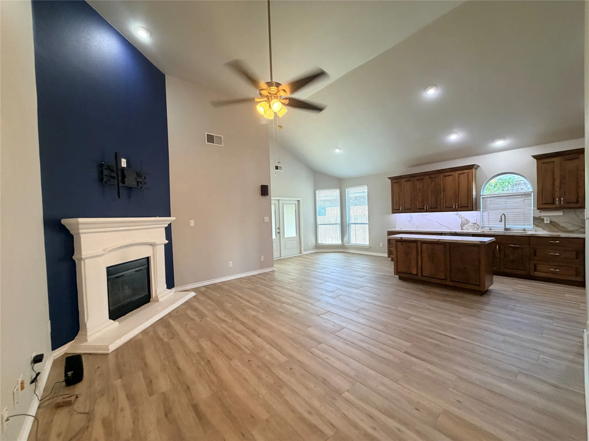 Single Family Residence For Rent in Tarrant County , 12917 Farmington Drive, Fort Worth, Texas 76244, 3 Bedroom, 2 Bathroom, 2 Garage spaces, 1,524 Sqft, built in 2005, mls#21377008, Real Estate Agent in Fort Worth, Homes For Rent in Tarrant county, Homes For Rent in Fort Worth, Realtor in Fort Worth Texas, Real Estate Brokerage Independent Realty Texas, Luminita Cordes Realtor
